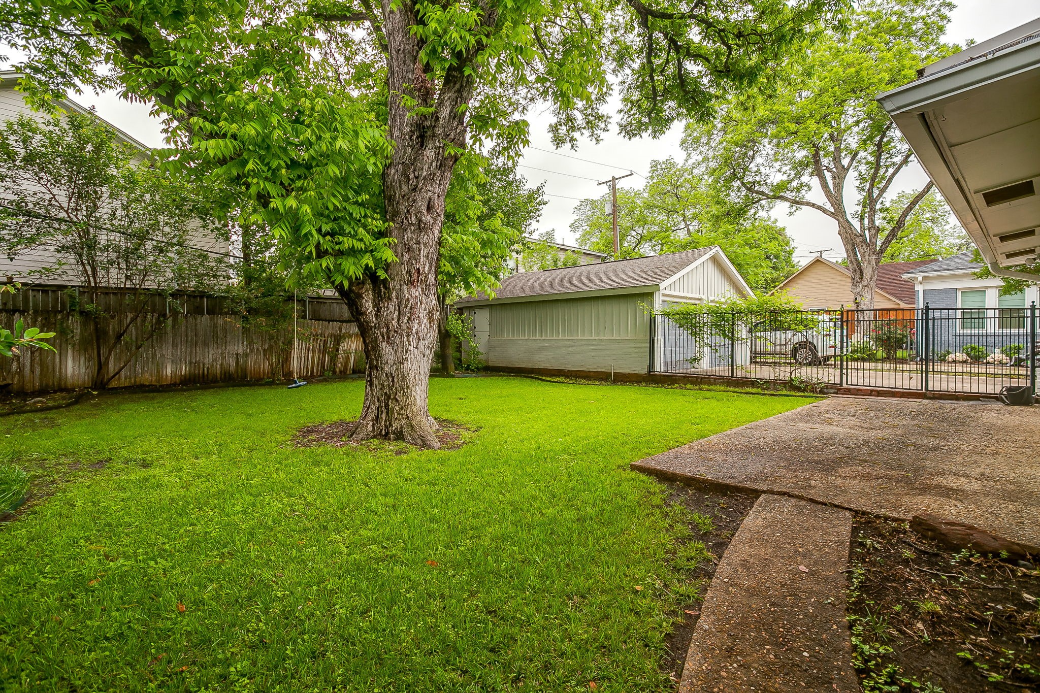 2013 Huntington Lane Fort Worth TX 76110