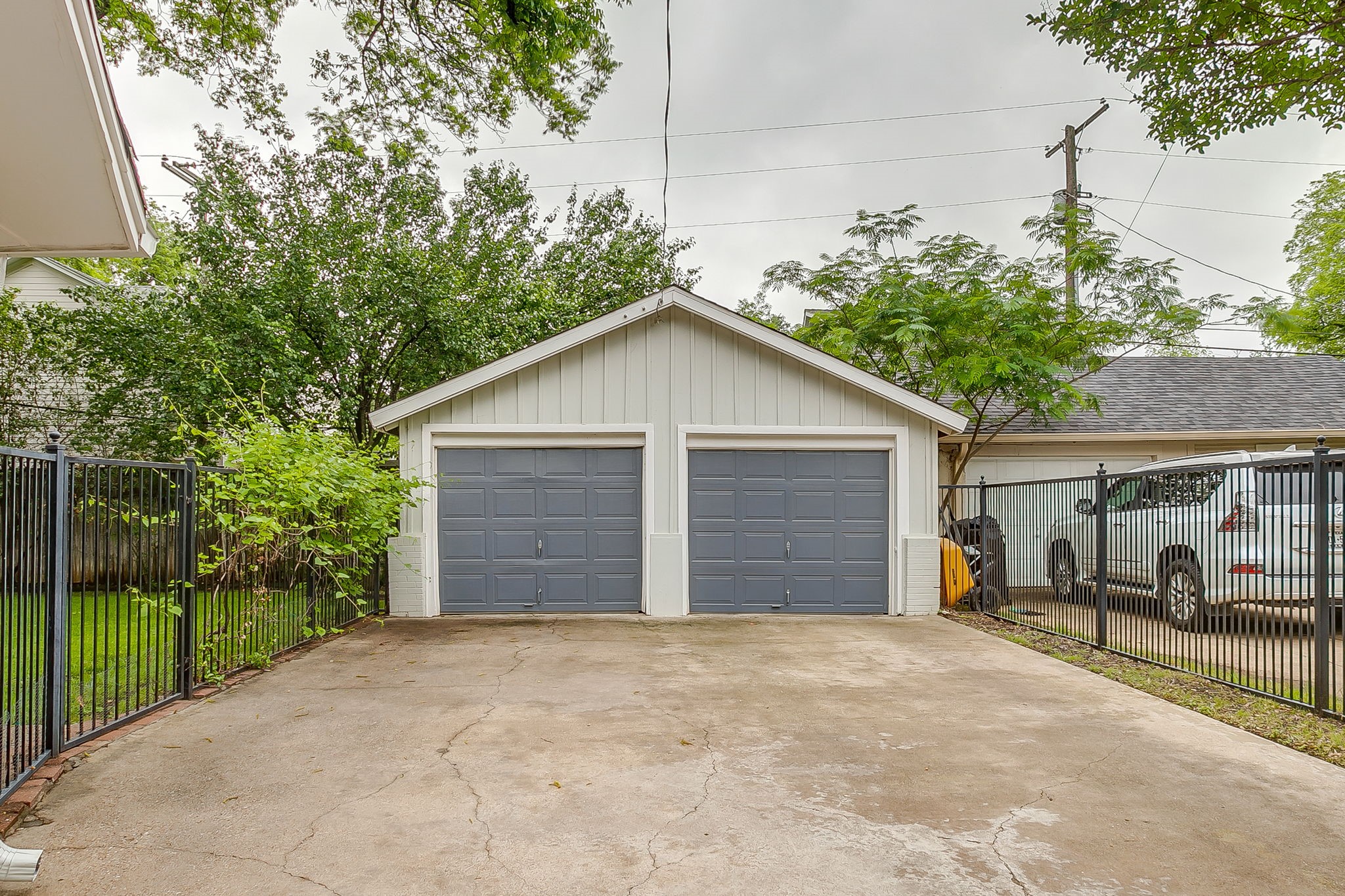 2013 Huntington Lane Fort Worth TX 76110