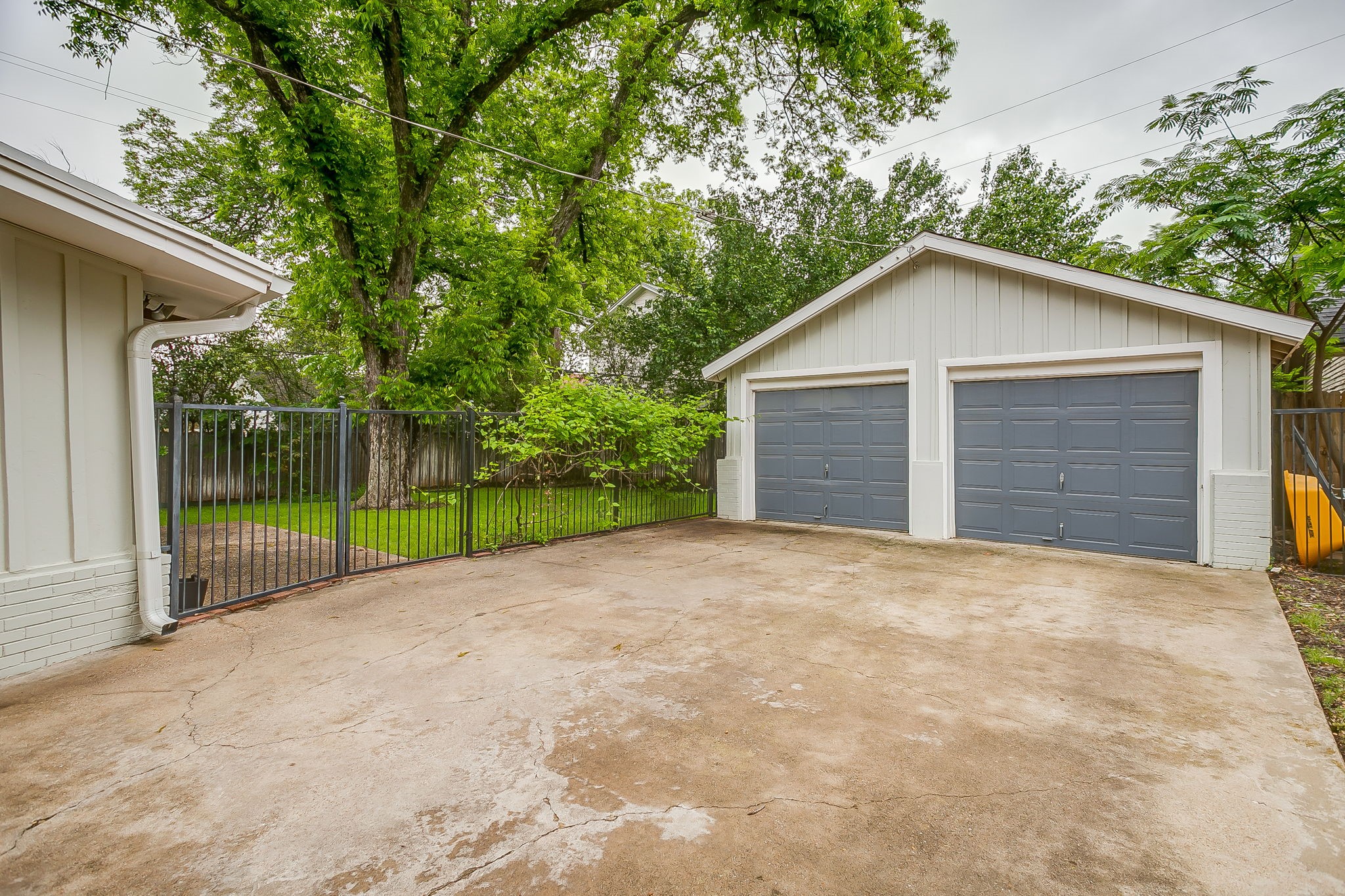 2013 Huntington Lane Fort Worth TX 76110