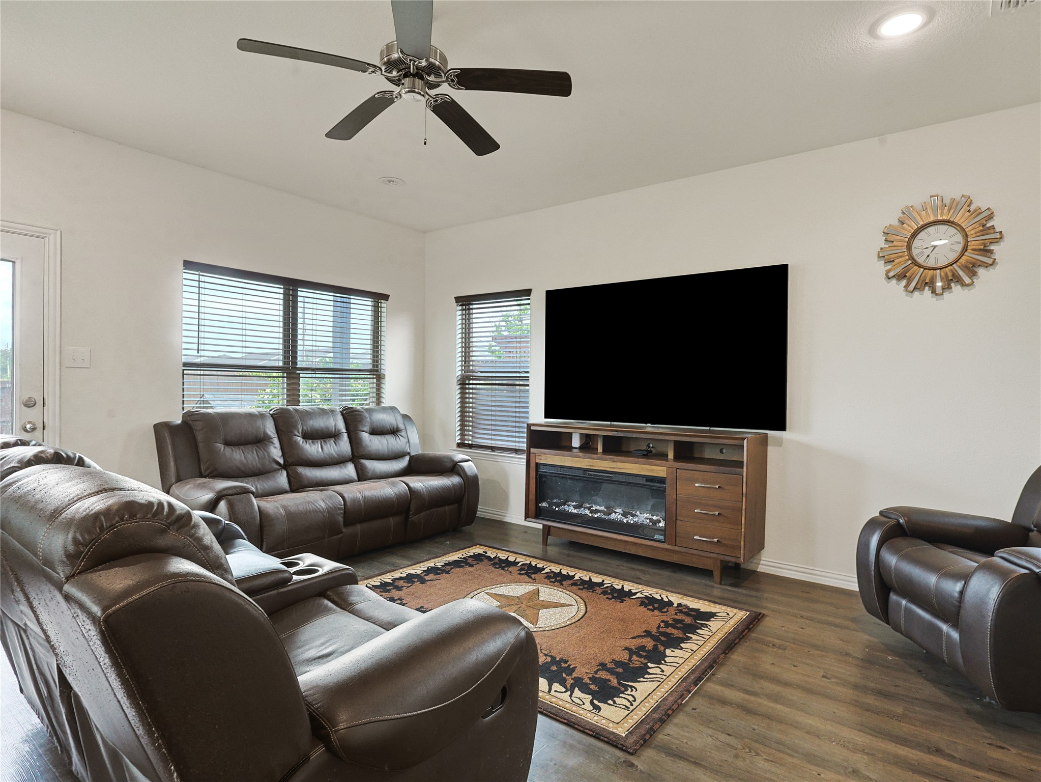 1556 Woodlake Drive Waxahachie TX 75165