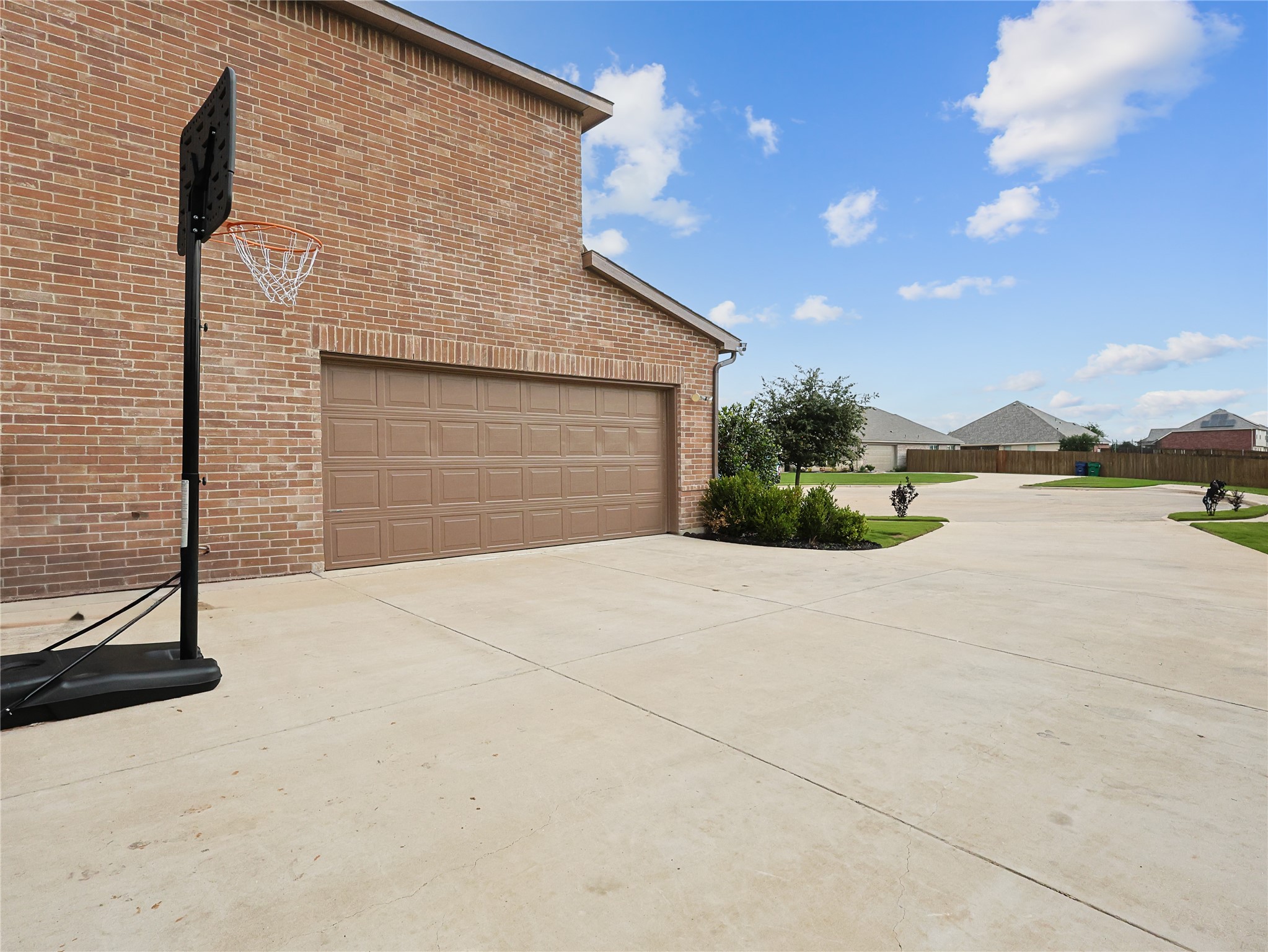 1556 Woodlake Drive Waxahachie TX 75165