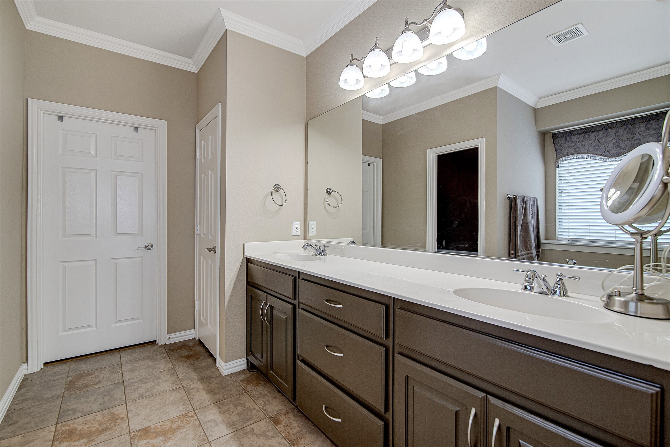 328 Tioga Street Burleson TX 76028
