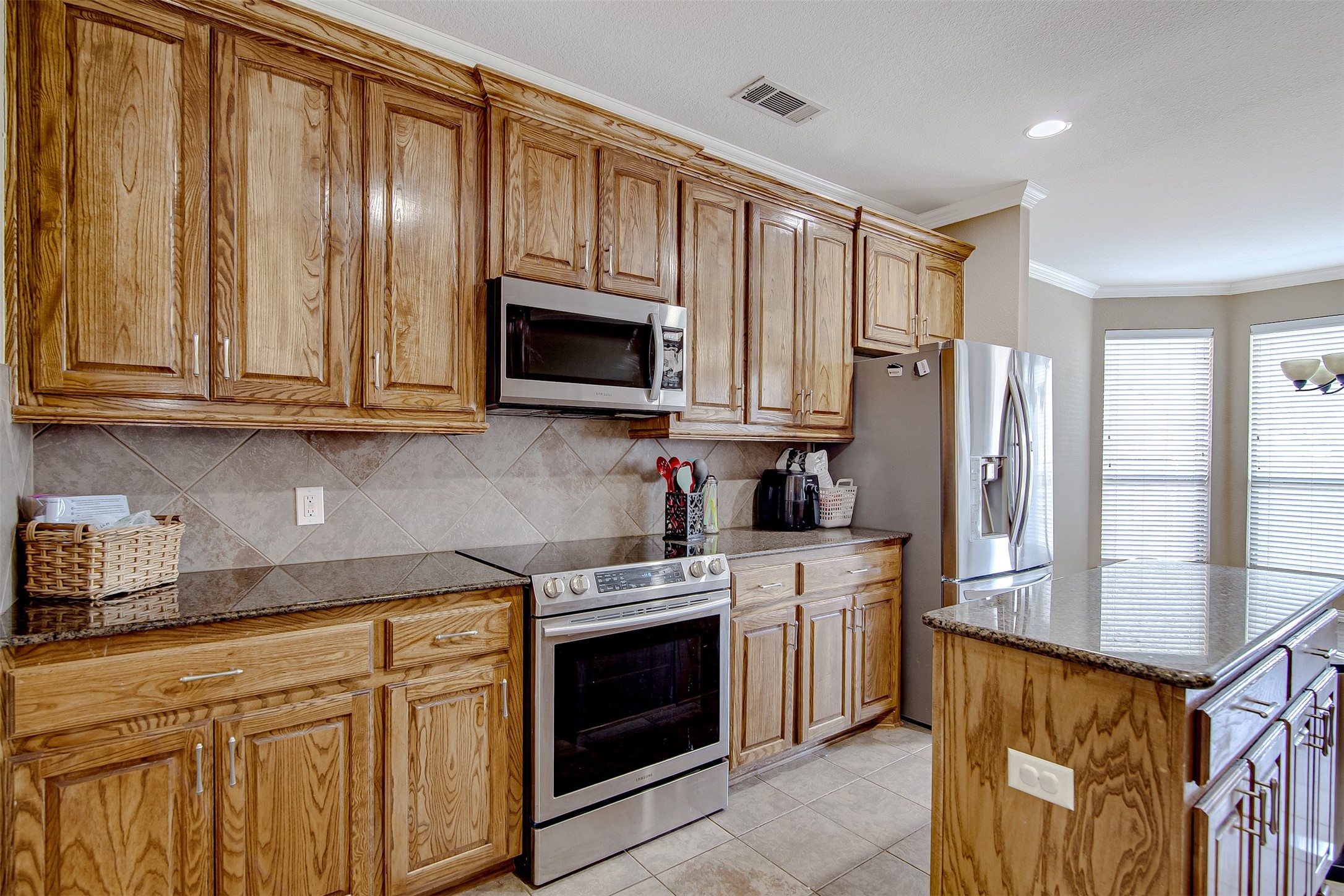 328 Tioga Street Burleson TX 76028