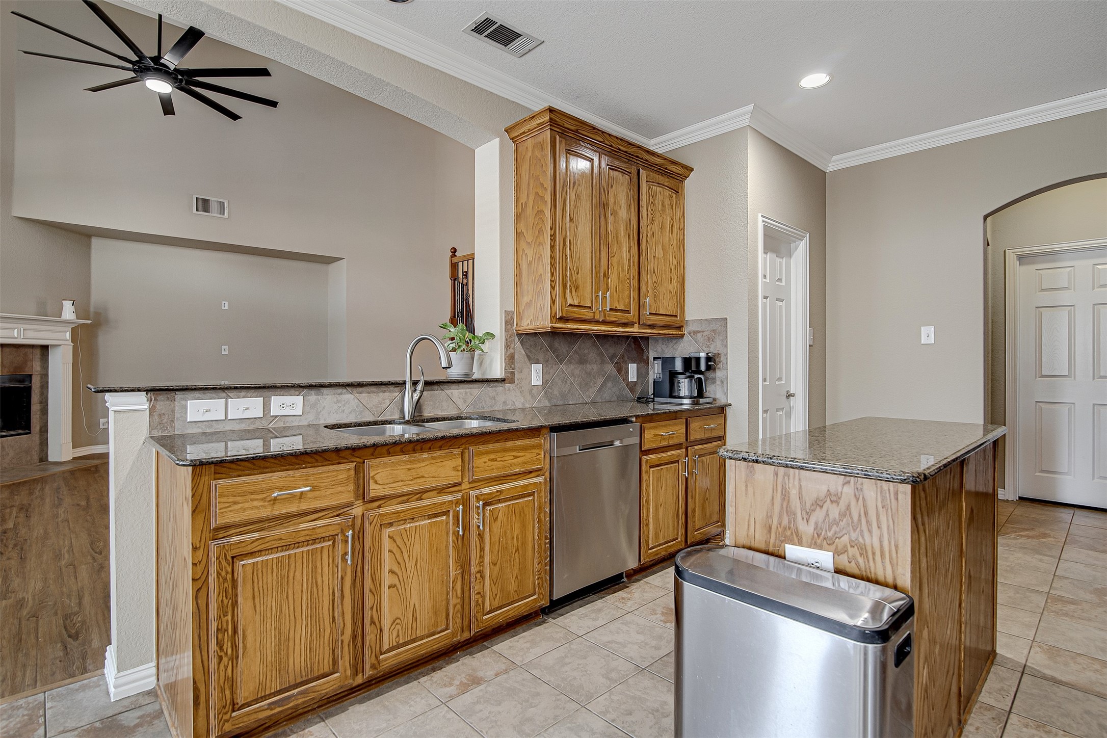 328 Tioga Street Burleson TX 76028
