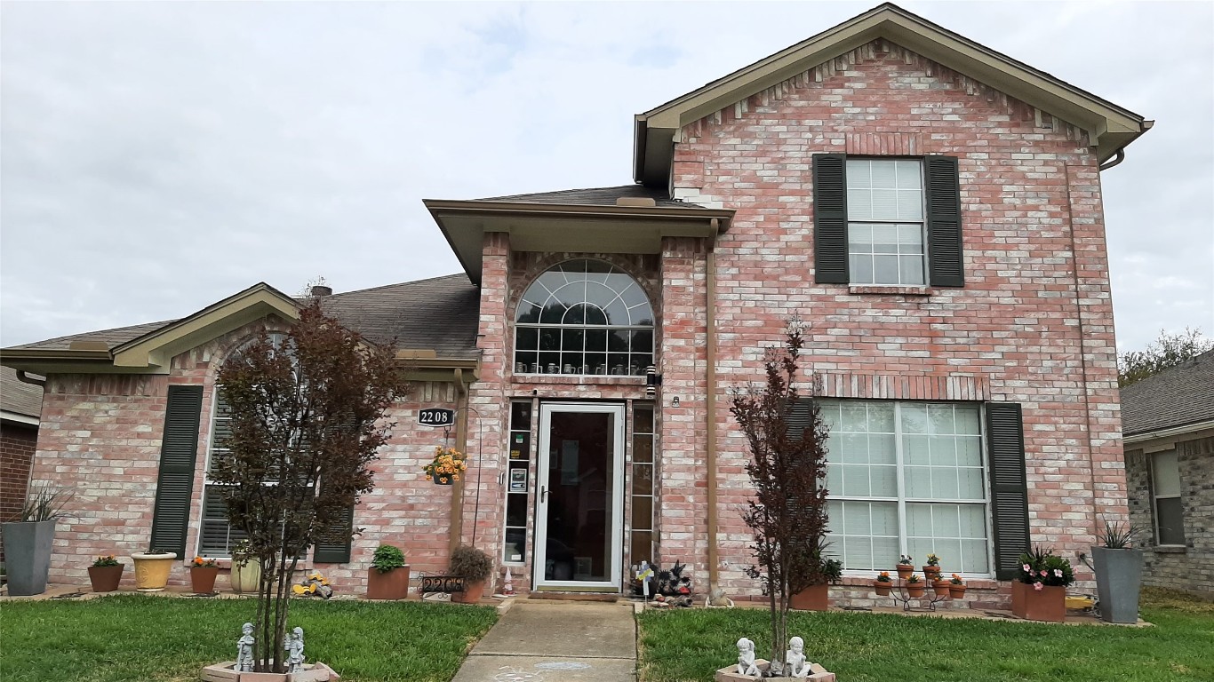 2208 Waterway Drive Mesquite TX 75181