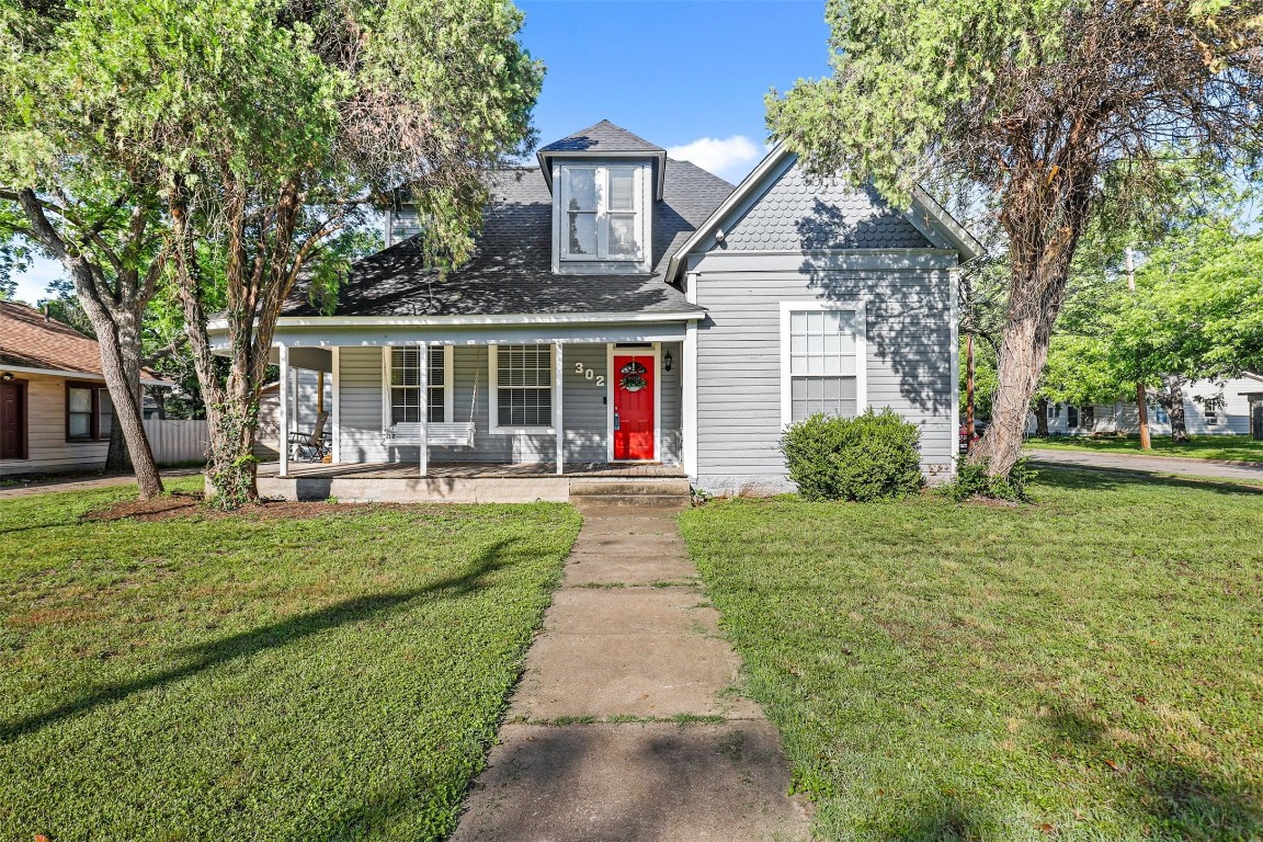 302 S Douglas Avenue Cleburne TX 76033