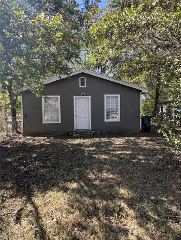 1103 N Walnut Street Cleburne TX 76033
