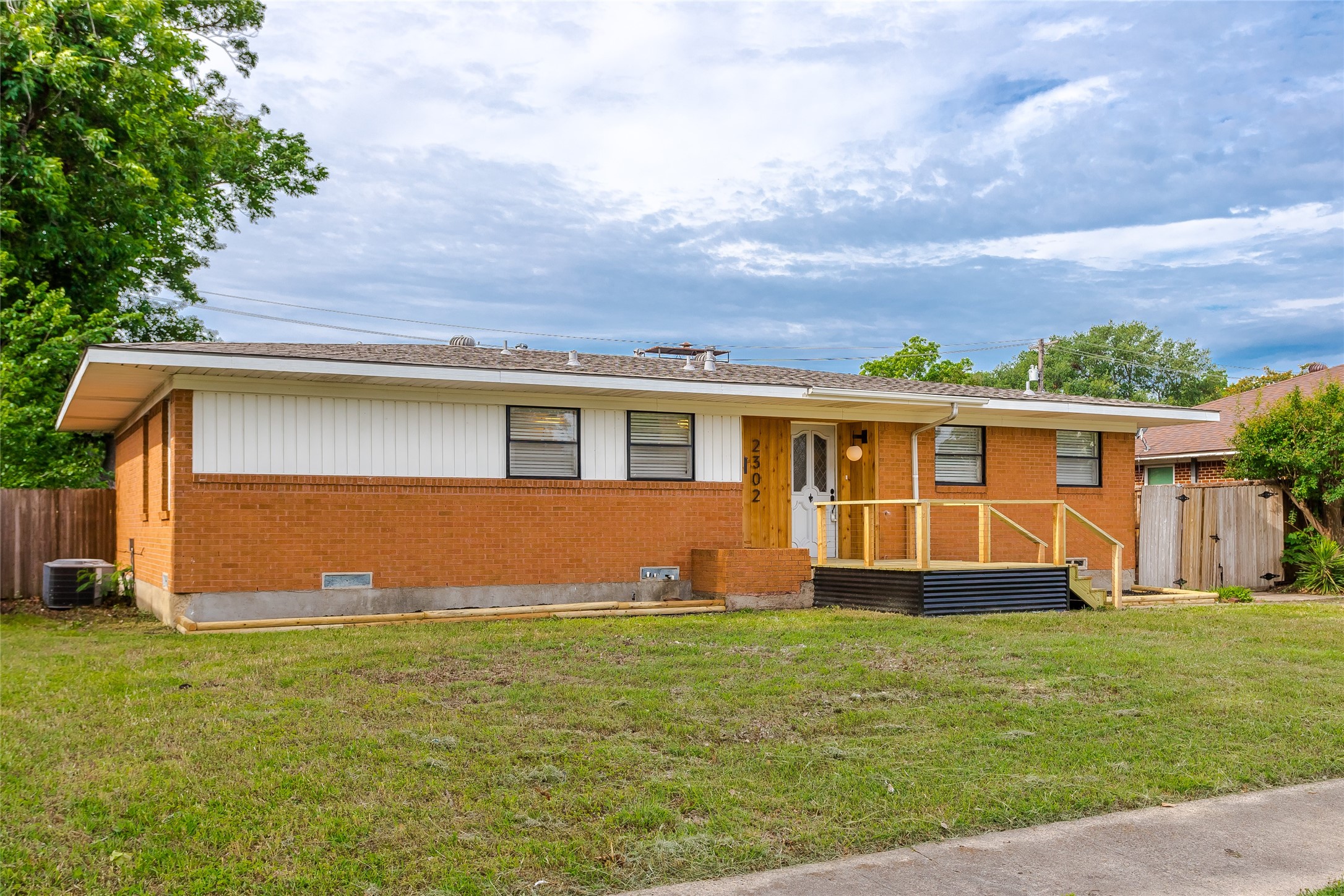 2302 Mockingbird Lane Garland TX 75042