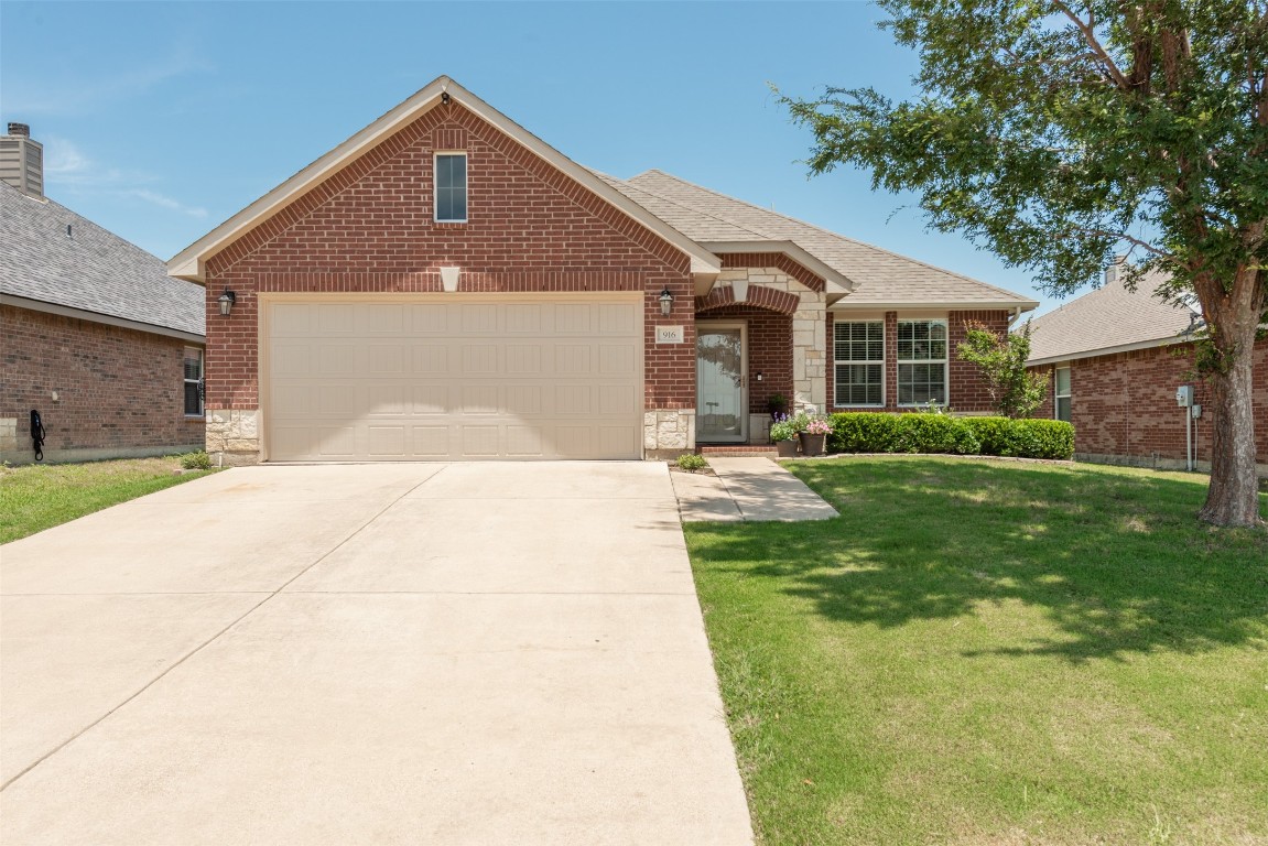 916 Grant Street Burleson TX 76028