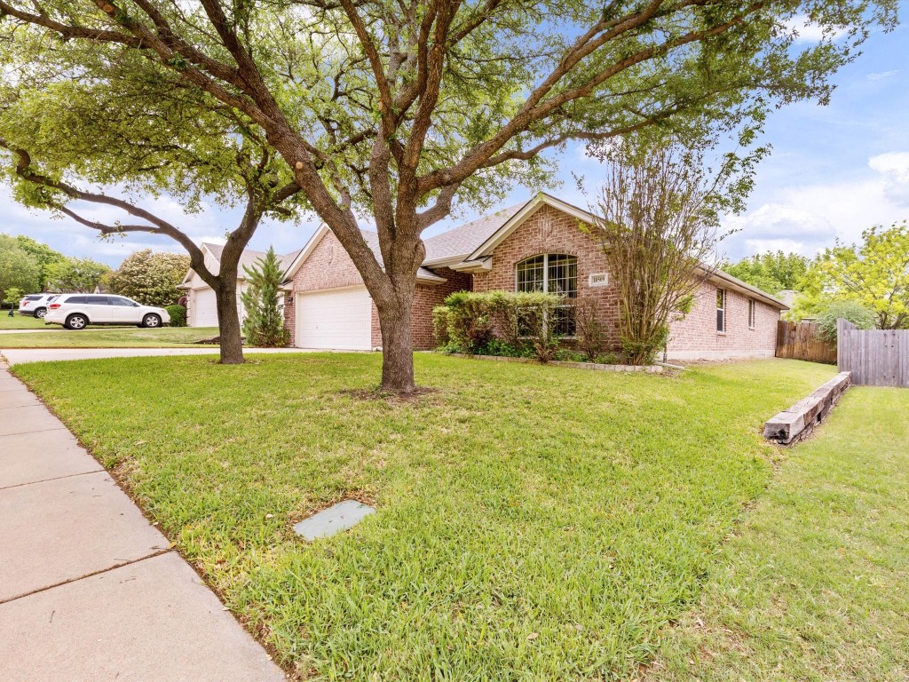 10509 Stonehill Drive Benbrook TX 76126