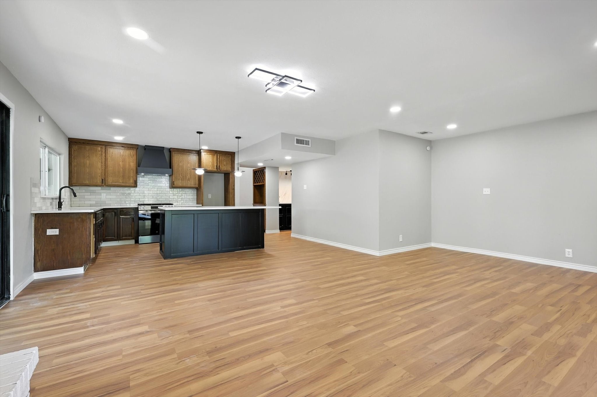 2801 Ashglen Drive Garland TX 75043