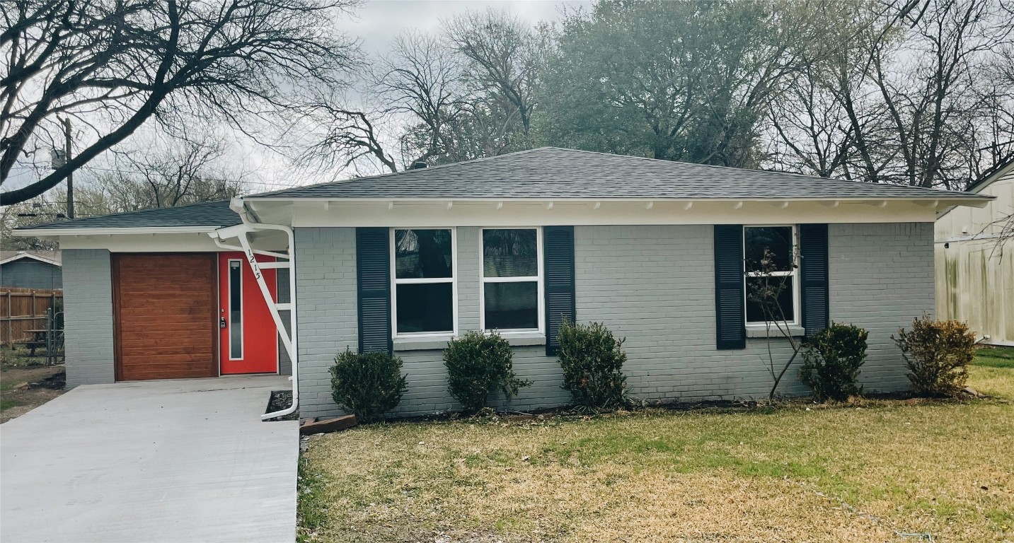 1215 S Ball Street Grapevine TX 76051