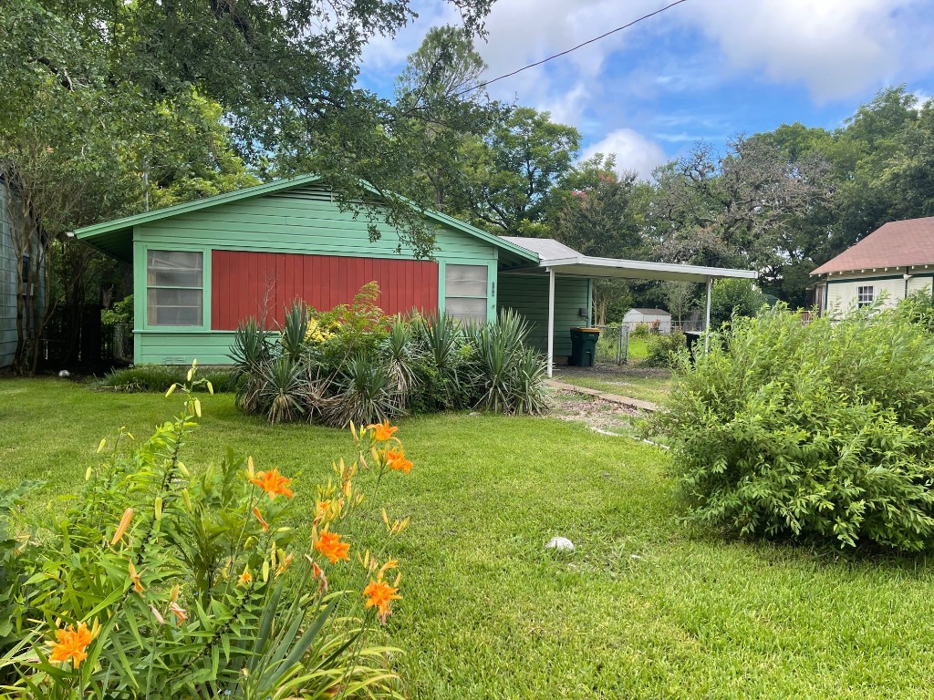 208 N Holly Avenue Sherman TX 75092