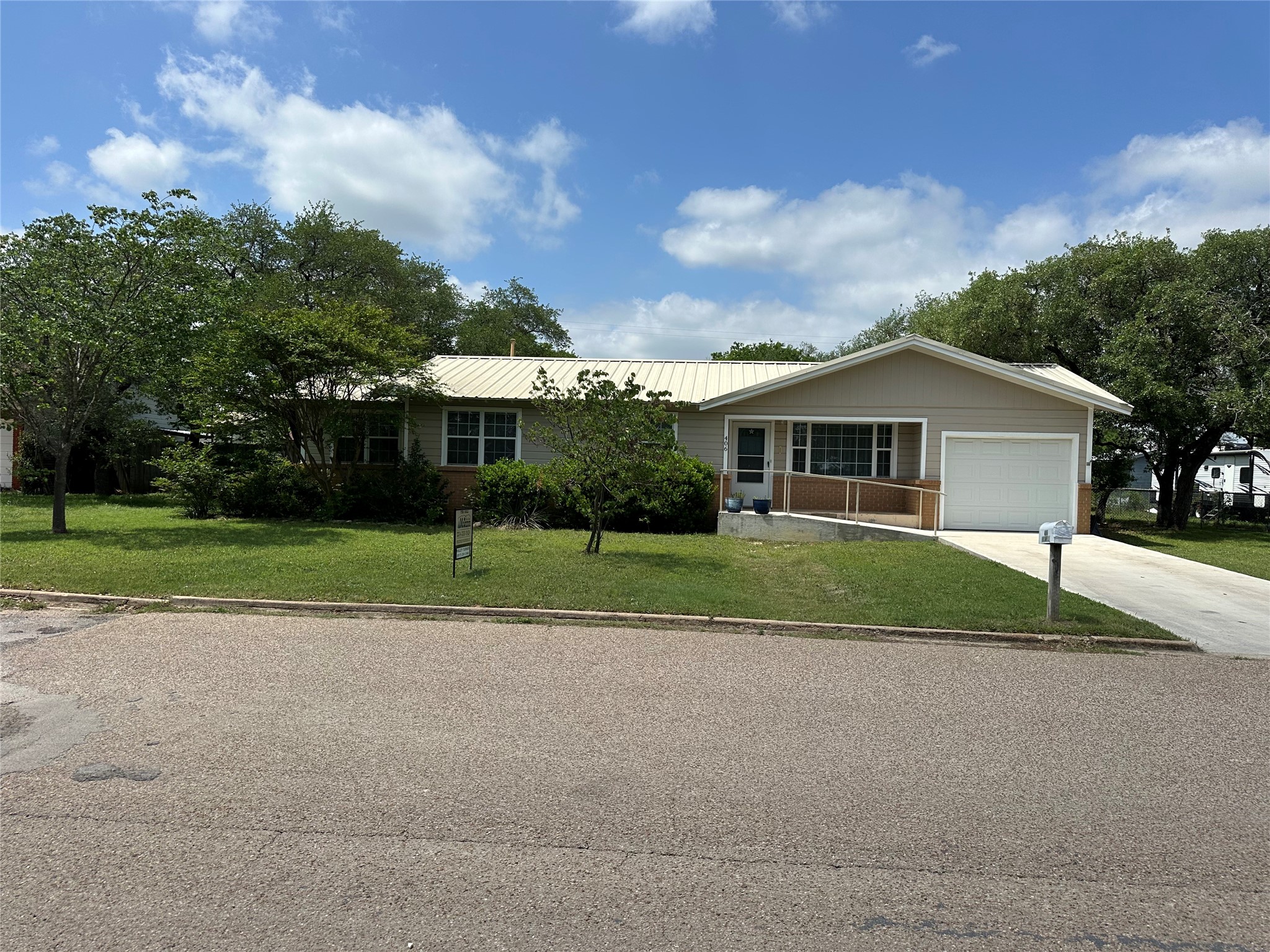 406 S Williams Street Hamilton TX 76531