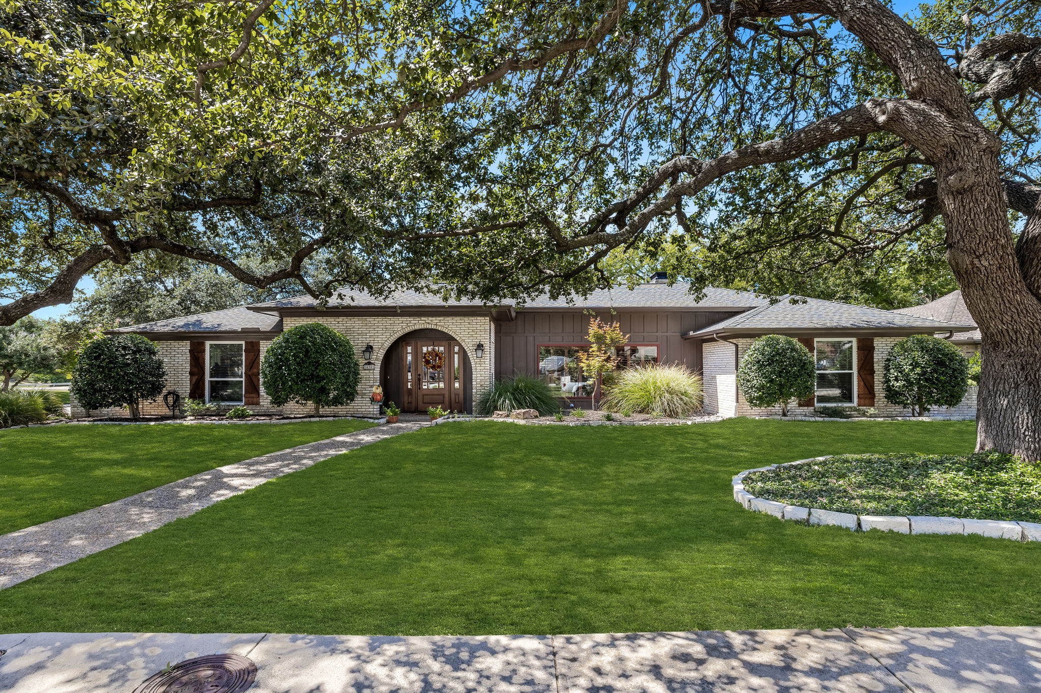 16301 Dalmalley Lane Dallas TX 75248