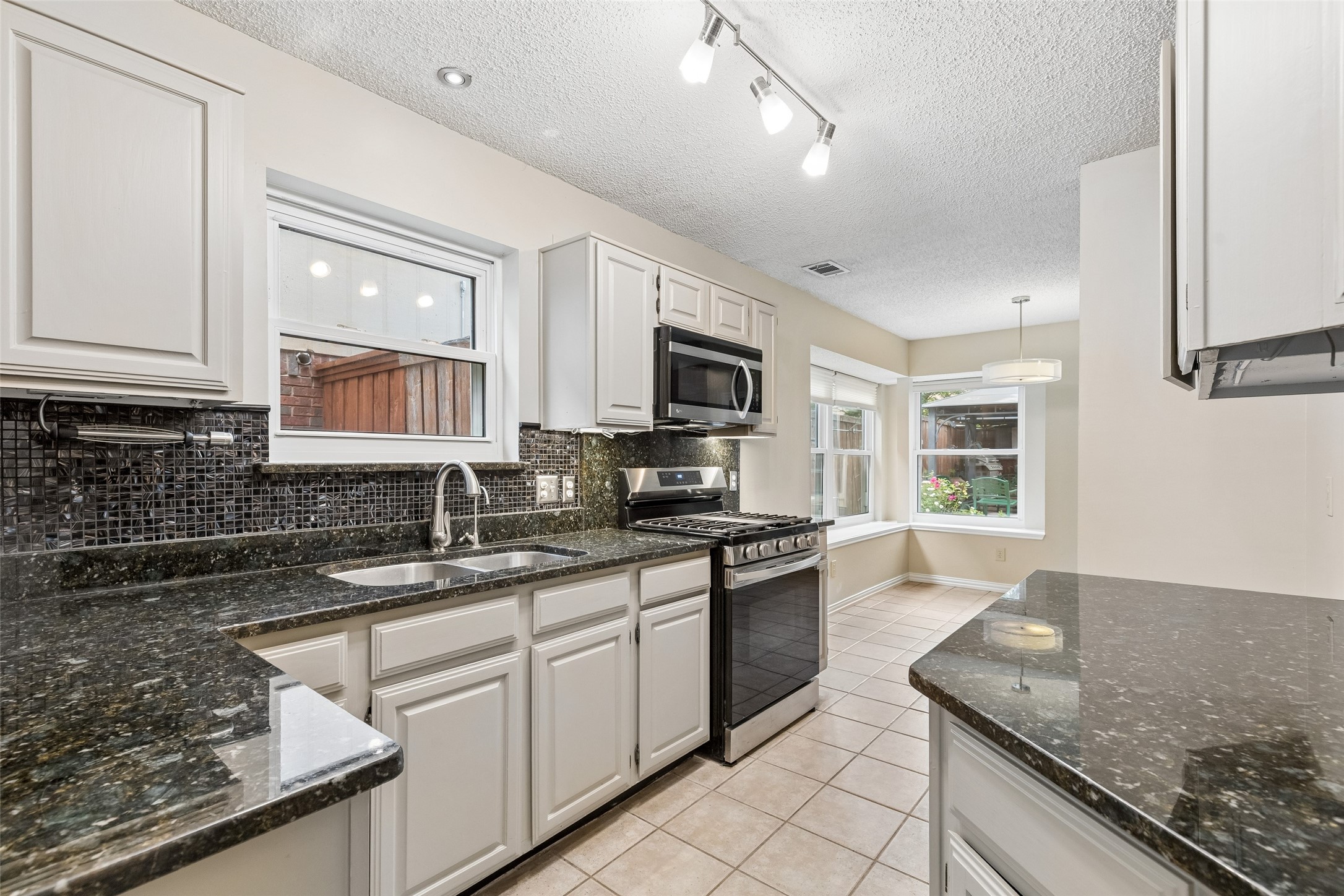 1109 Holly Drive Carrollton TX 75010