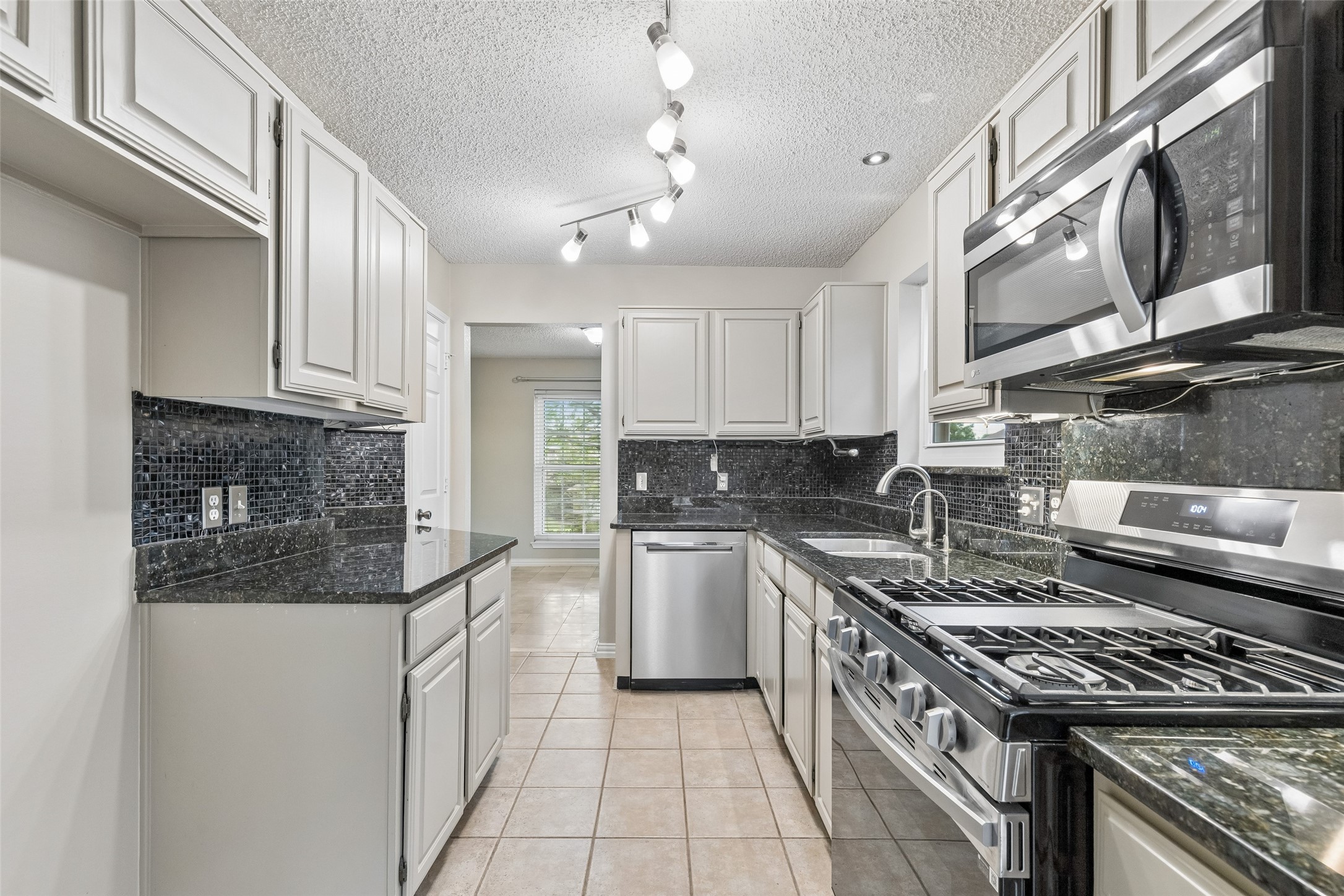 1109 Holly Drive Carrollton TX 75010