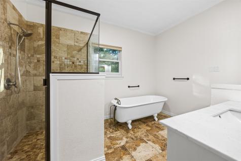 1044 E Woodridge Road Waxahachie TX 75165