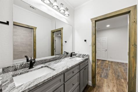 1044 E Woodridge Road Waxahachie TX 75165