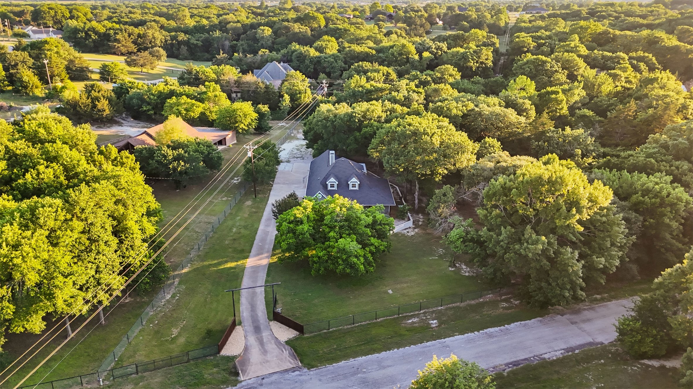 1044 E Woodridge Road Waxahachie TX 75165