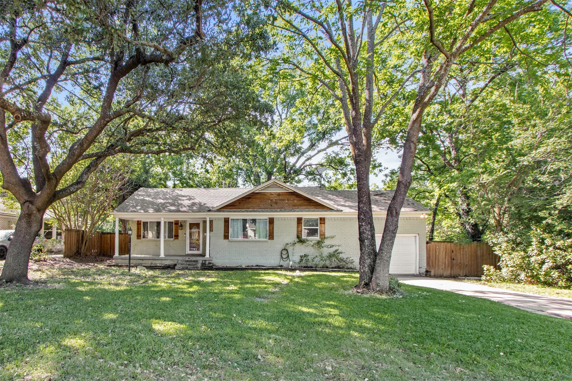 2021 Elmwood Boulevard Dallas TX 75224