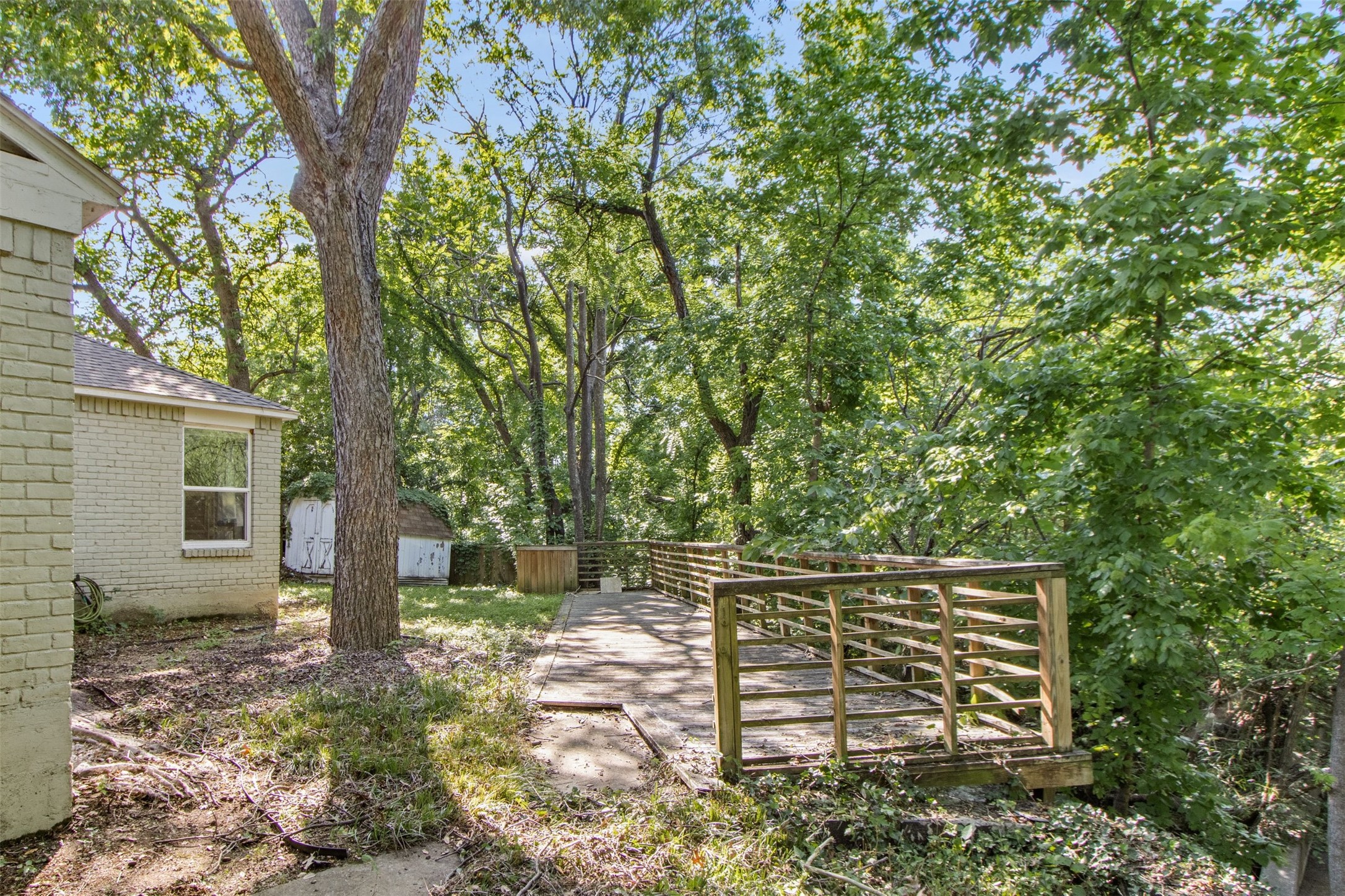2021 Elmwood Boulevard Dallas TX 75224