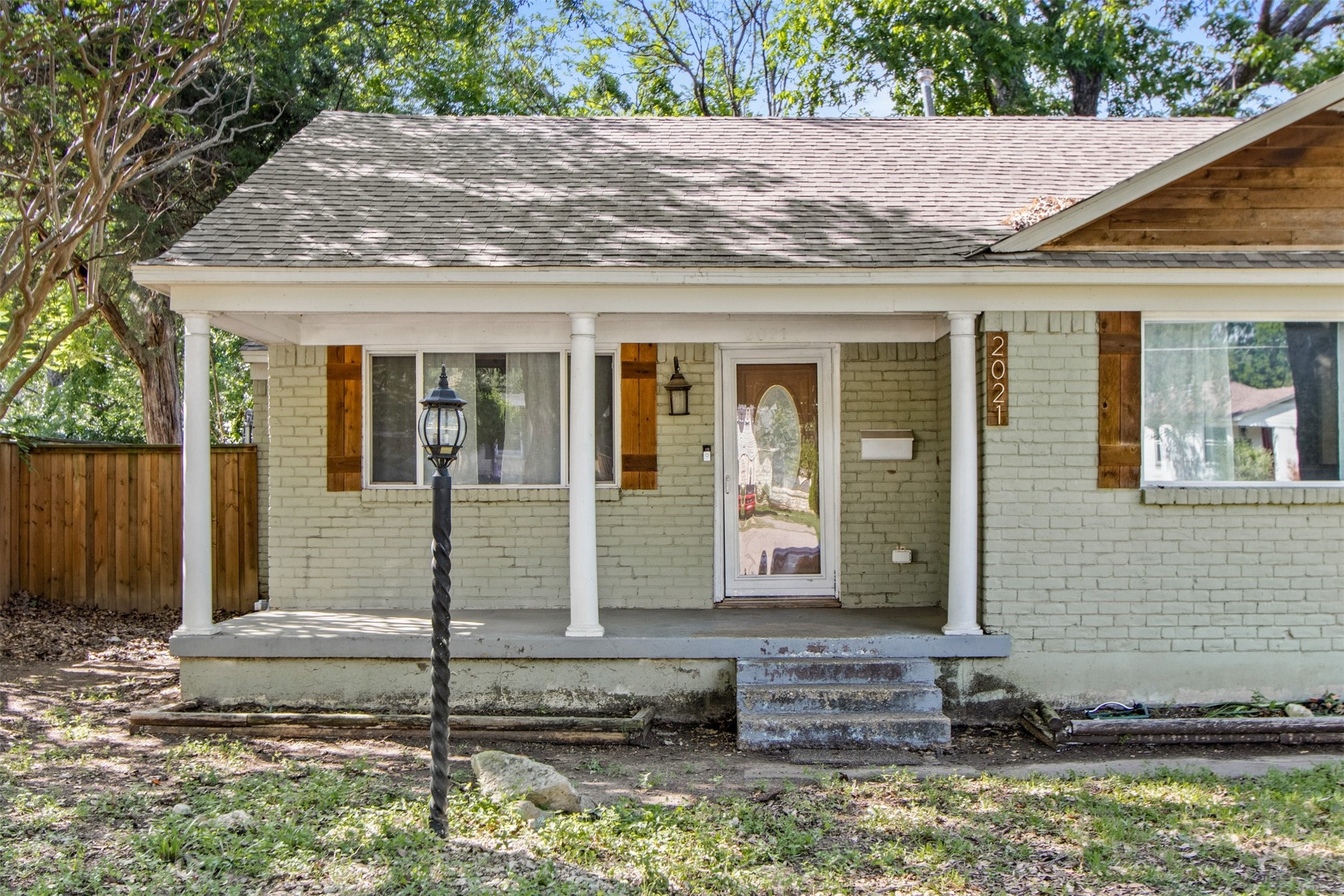 2021 Elmwood Boulevard Dallas TX 75224