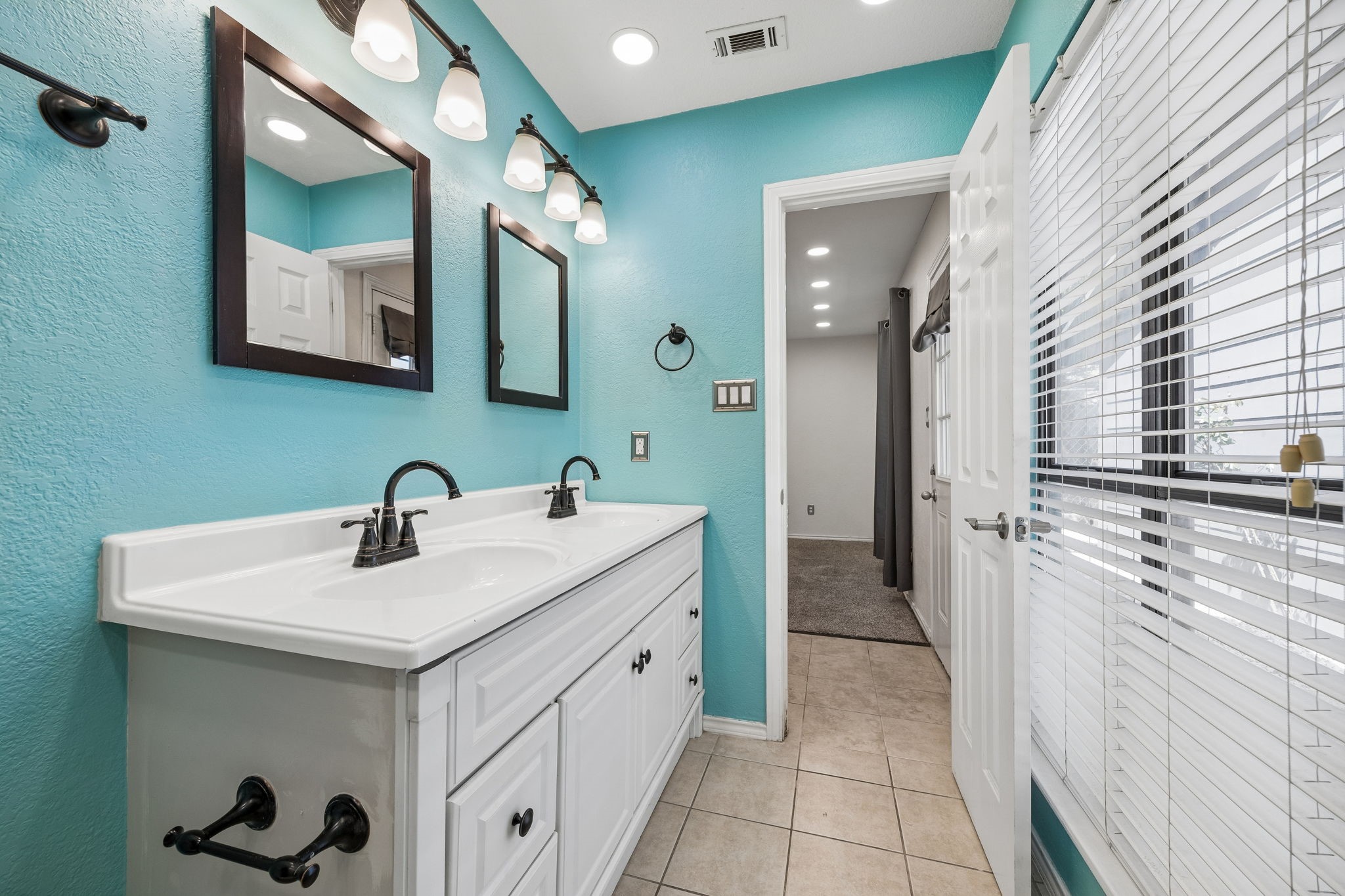 709 Bowie Street Forney TX 75126
