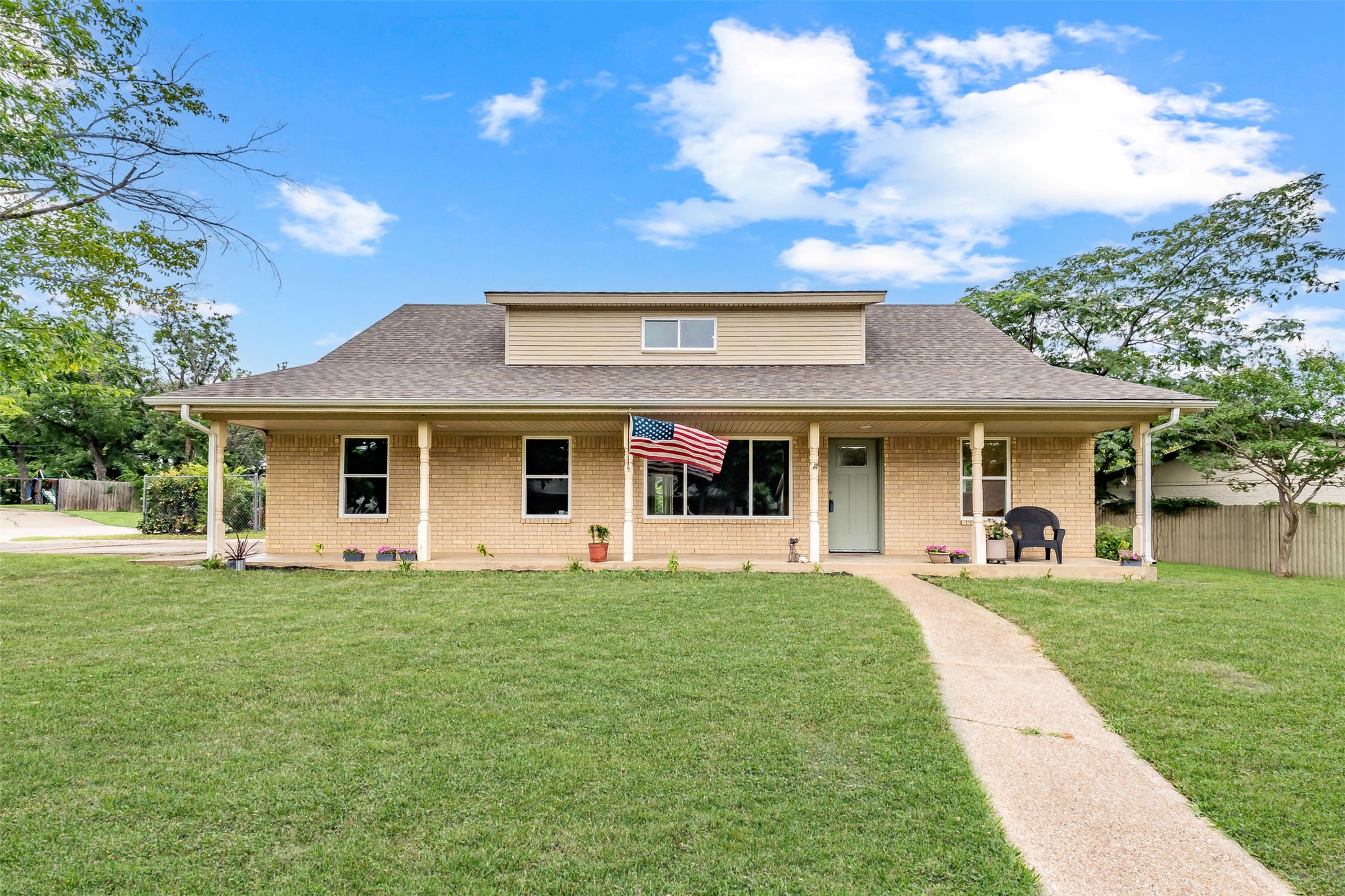 805 Stratford Drive Bedford TX 76021