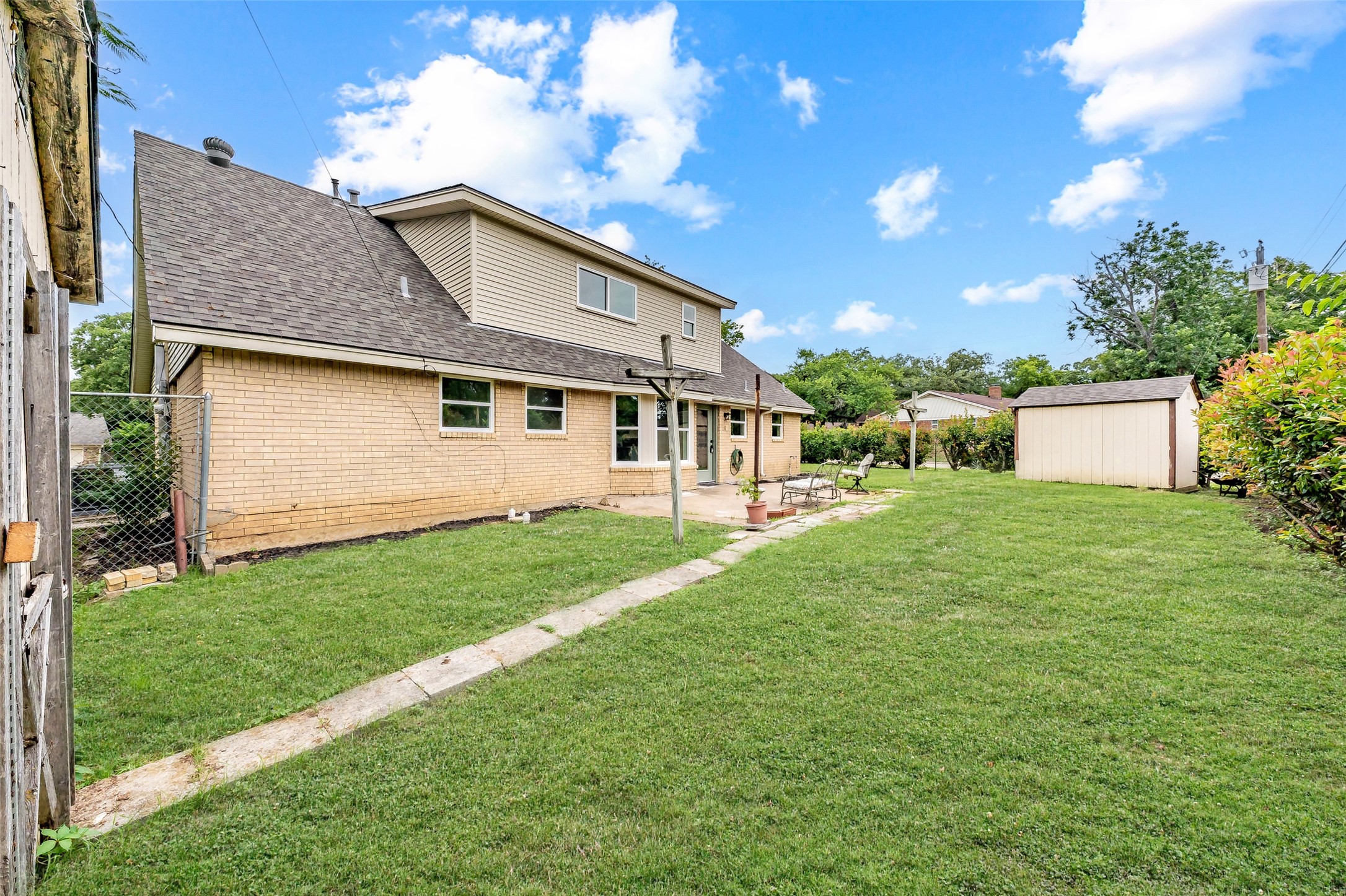 805 Stratford Drive Bedford TX 76021