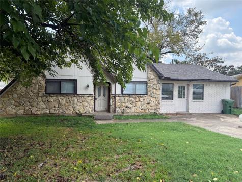 661 Oak Drive Hurst TX 76053