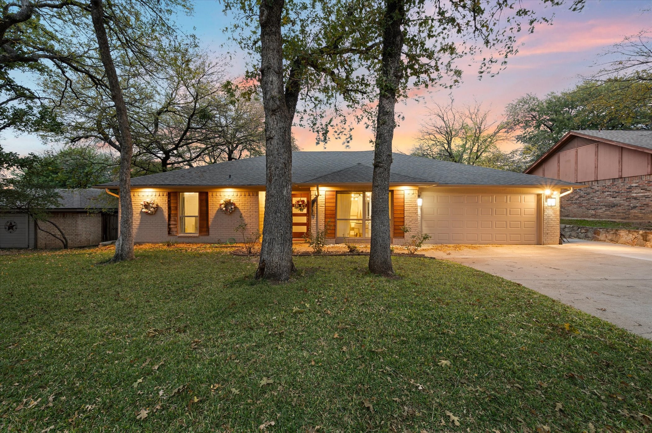 608 Stonehenge Drive Hurst TX 76054