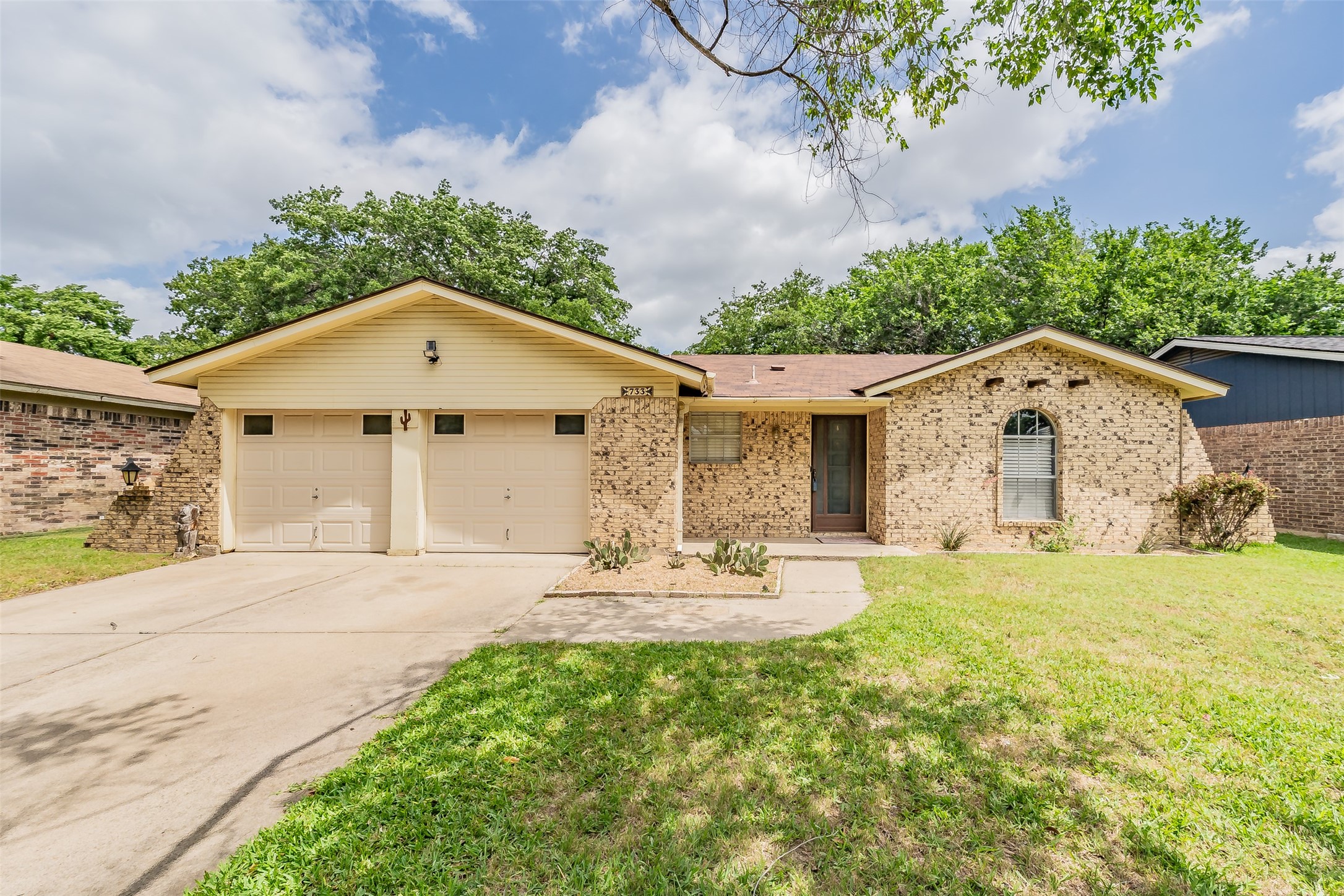 733 Bluebonnet Drive Hurst TX 76053