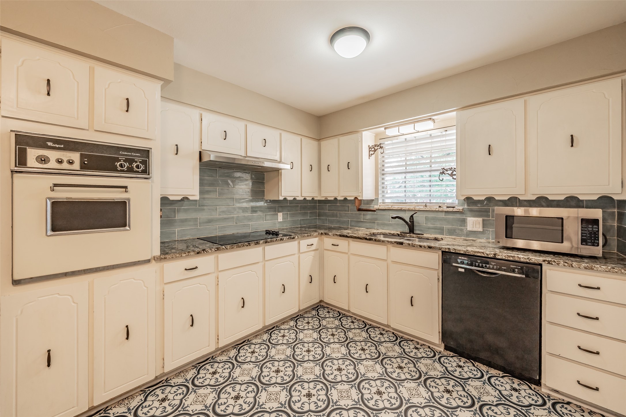 733 Bluebonnet Drive Hurst TX 76053