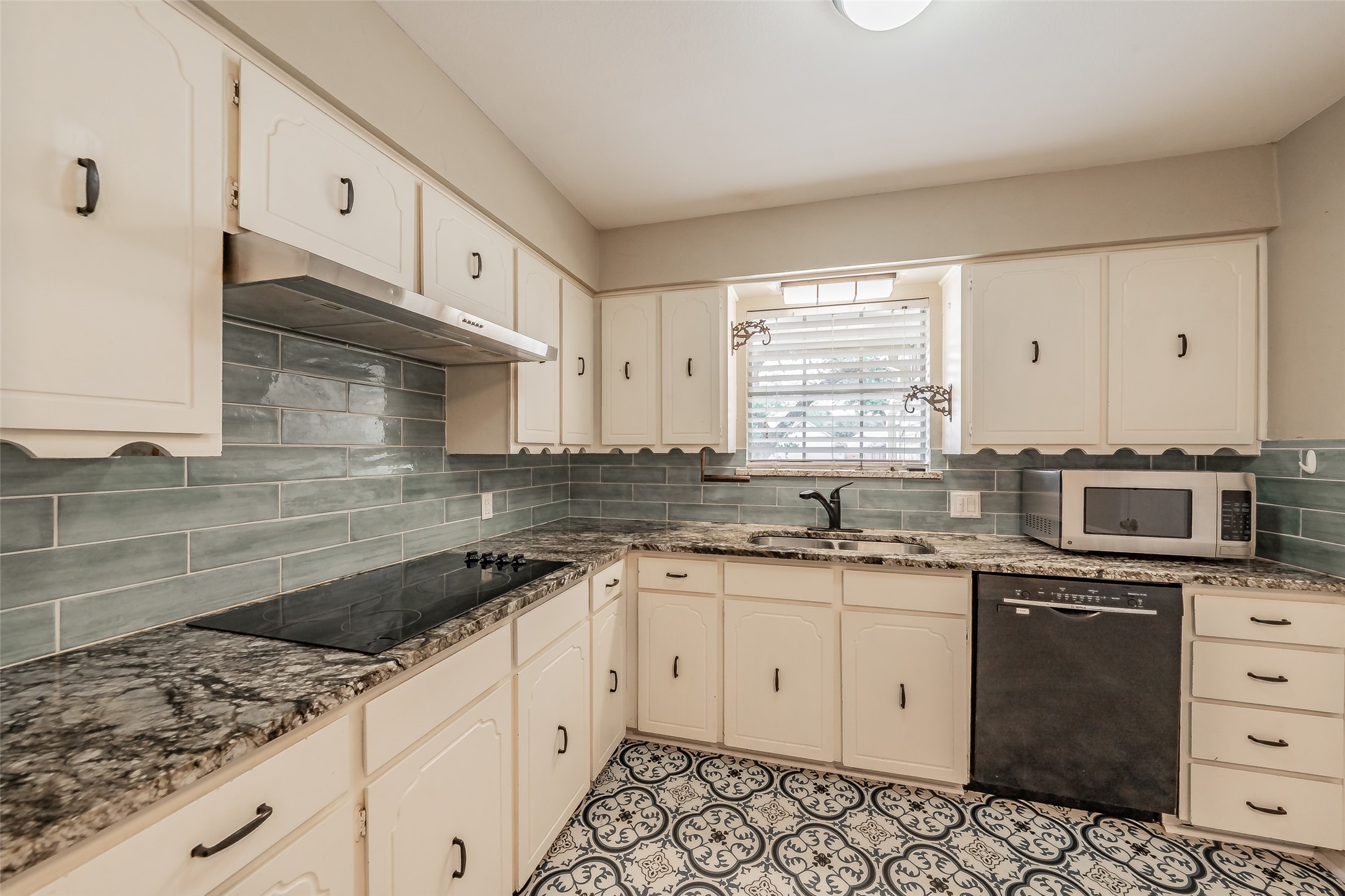733 Bluebonnet Drive Hurst TX 76053