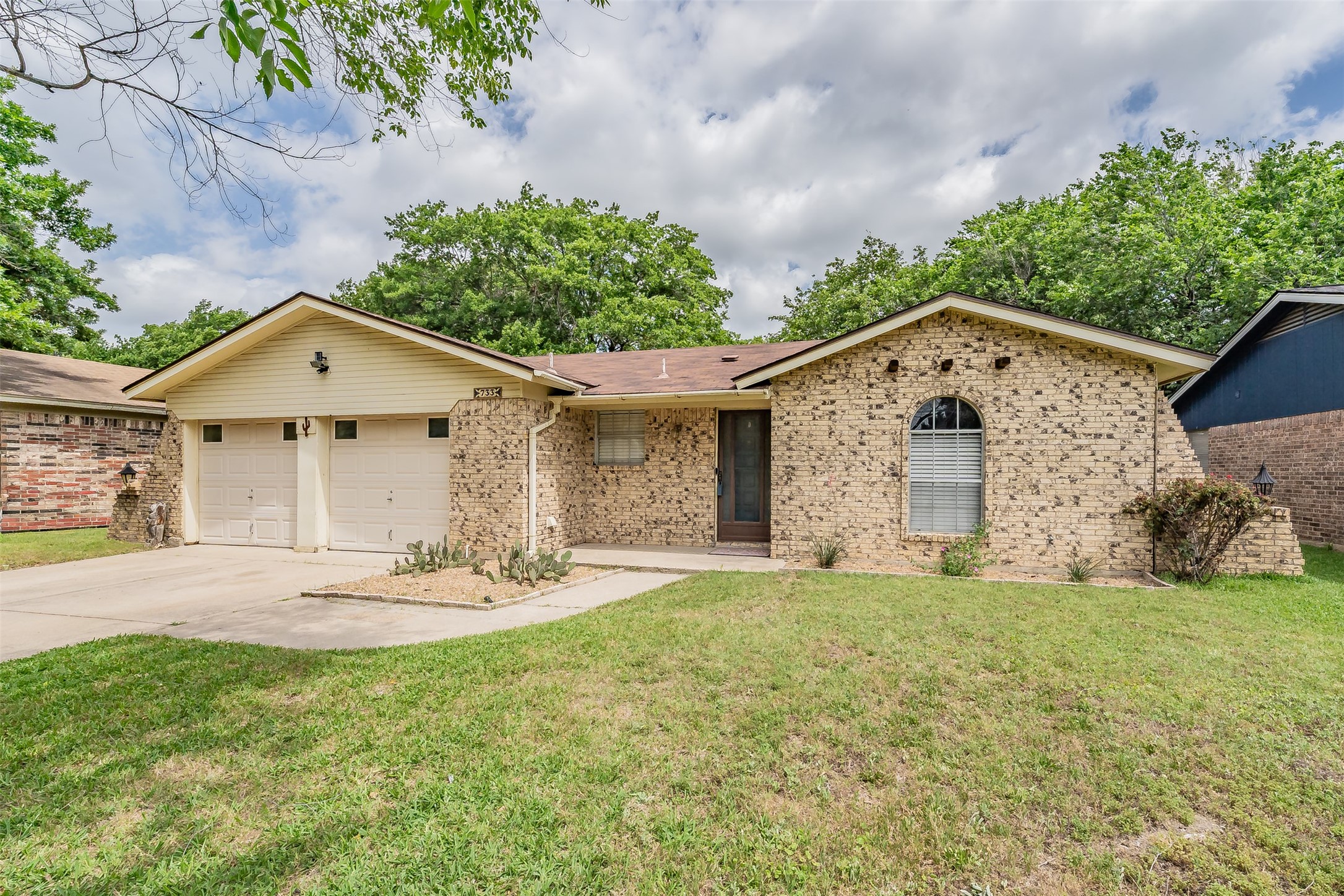 733 Bluebonnet Drive Hurst TX 76053