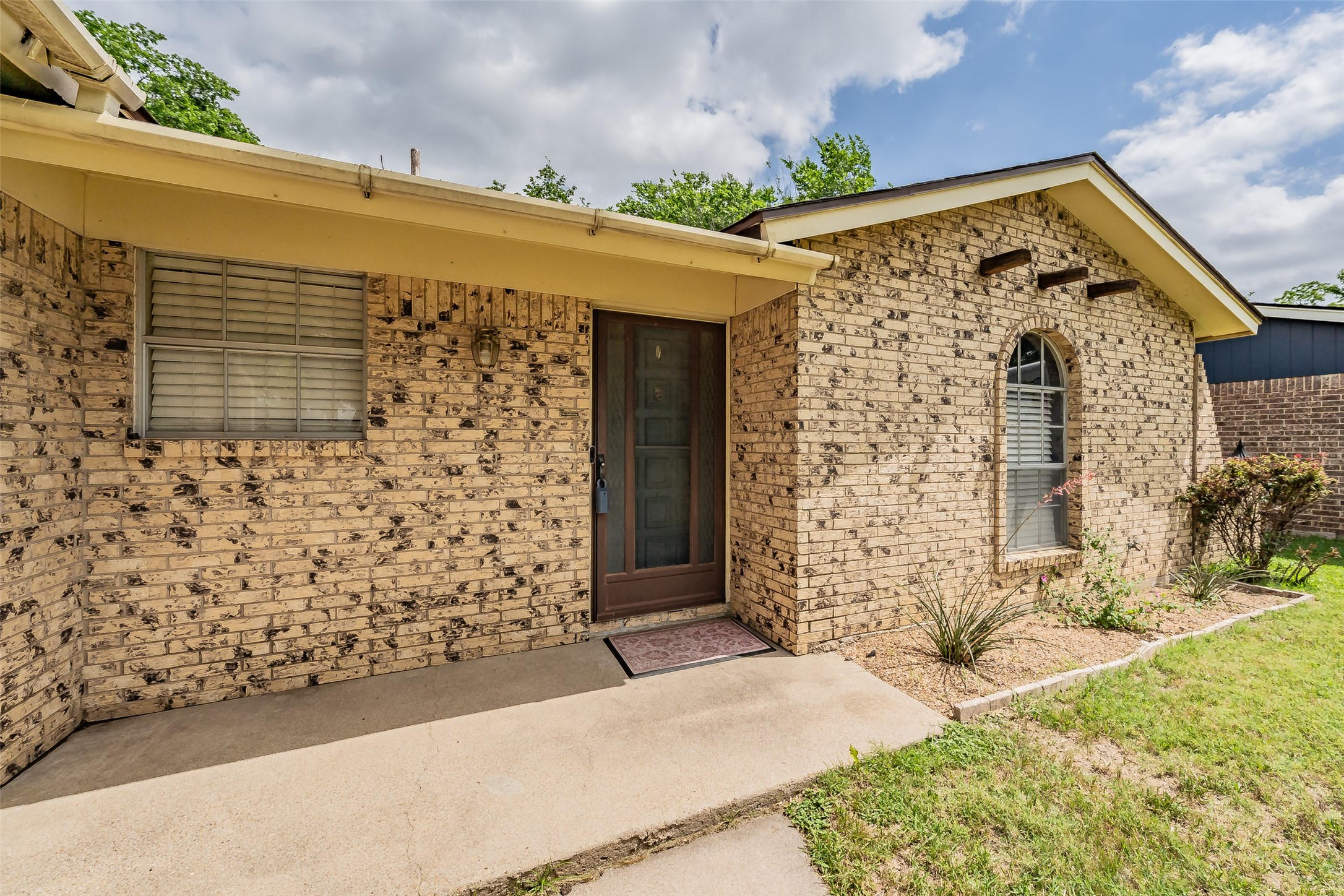 733 Bluebonnet Drive Hurst TX 76053