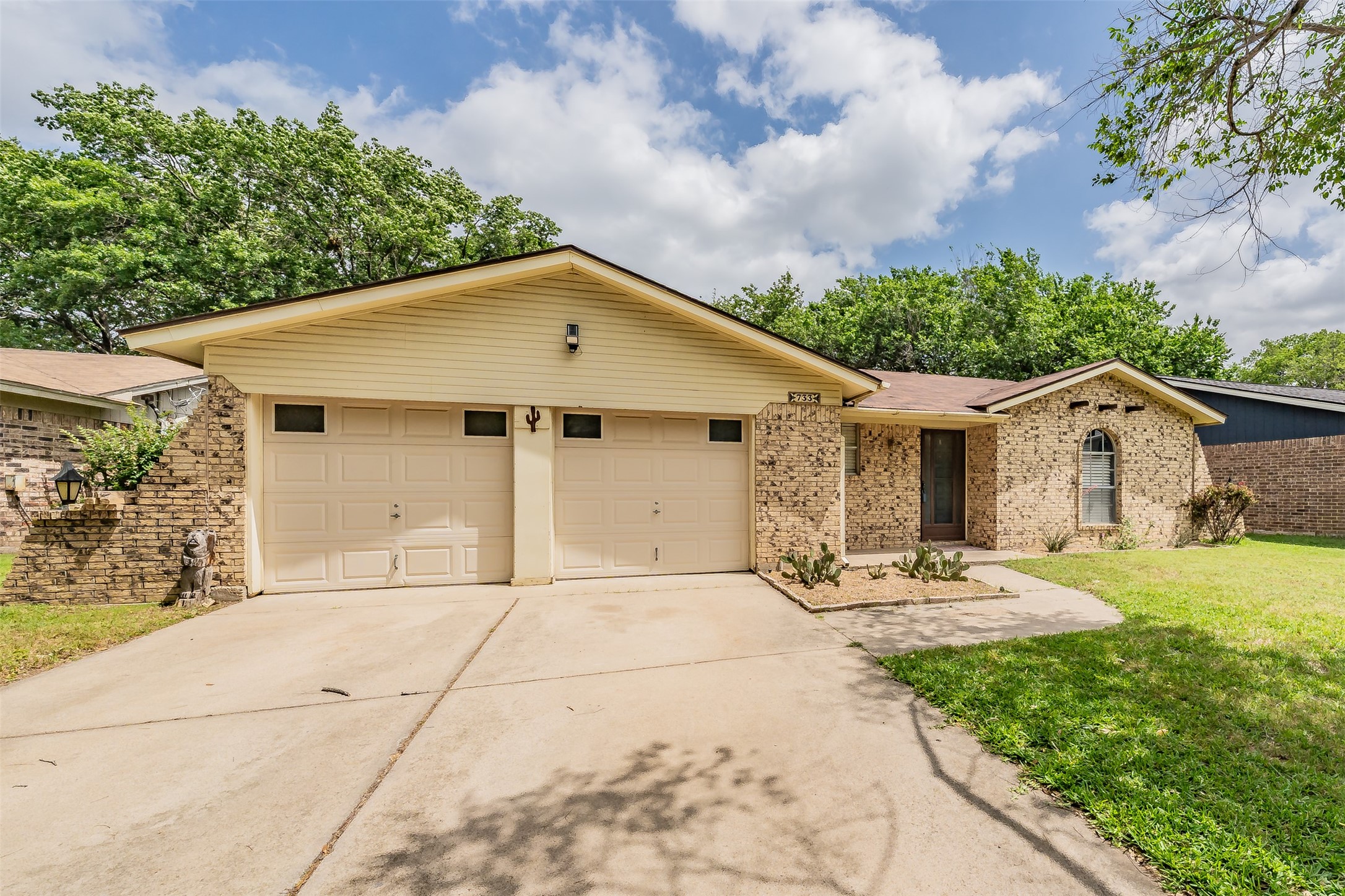 733 Bluebonnet Drive Hurst TX 76053