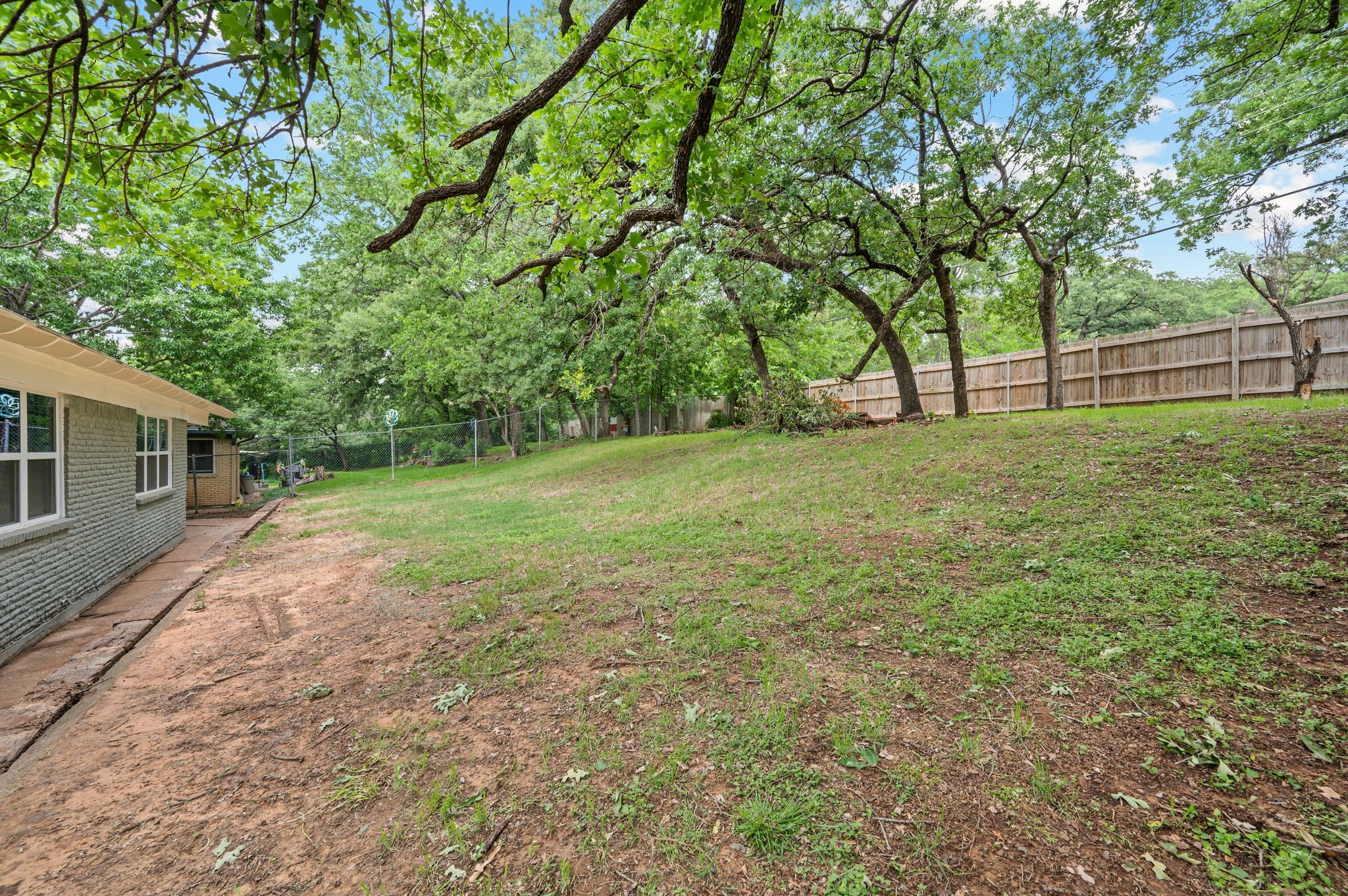 1307 Ravenwood Drive Arlington TX 76013