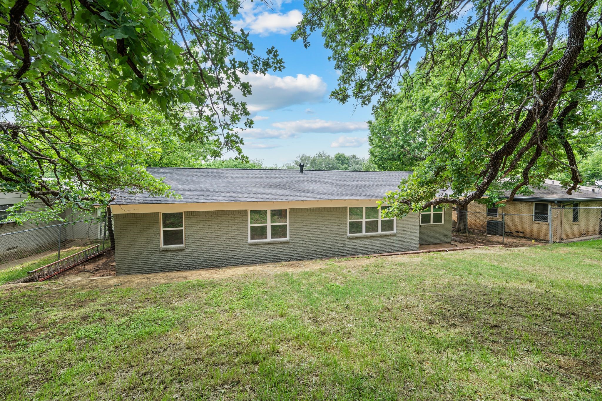 1307 Ravenwood Drive Arlington TX 76013