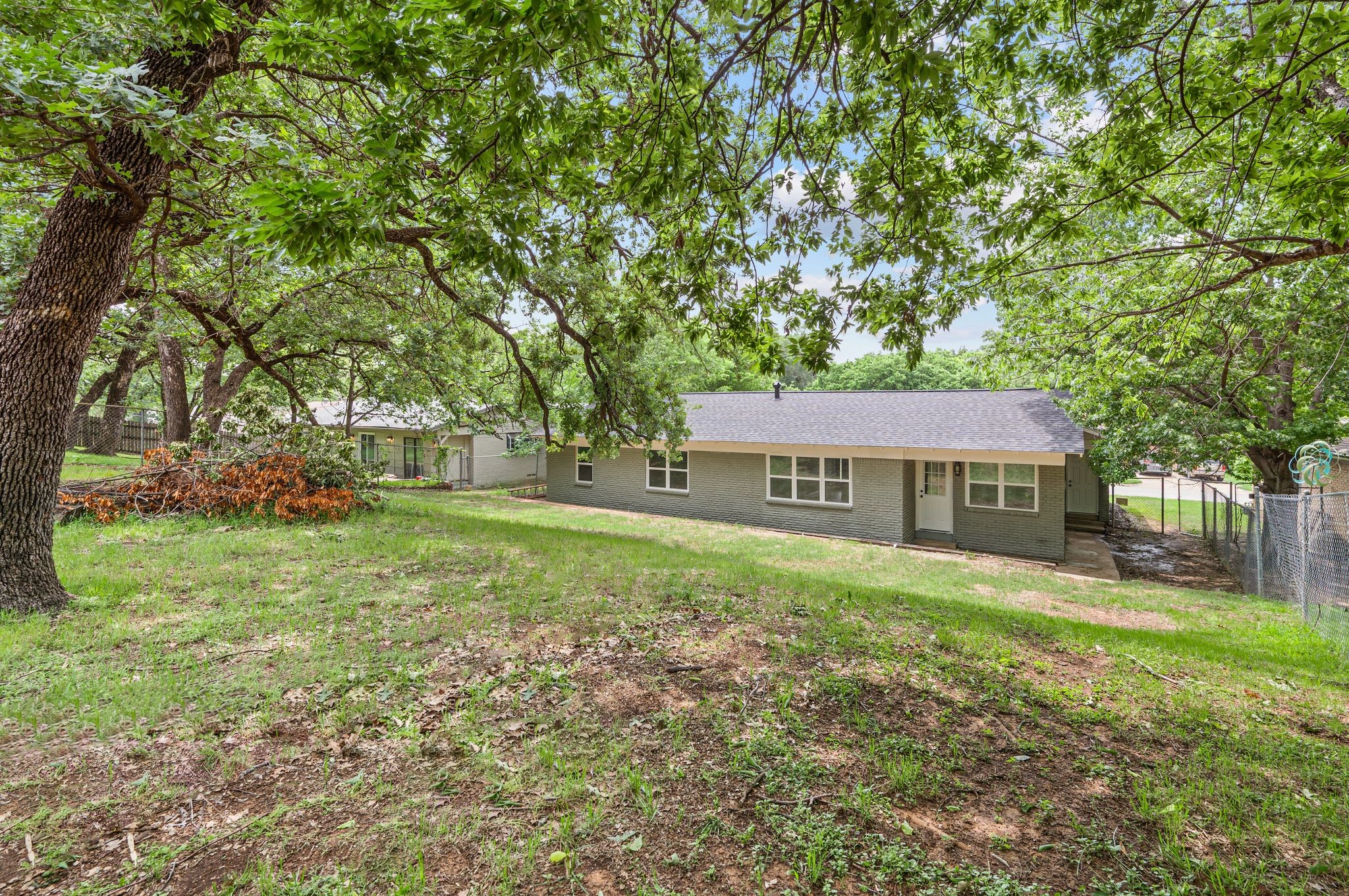 1307 Ravenwood Drive Arlington TX 76013
