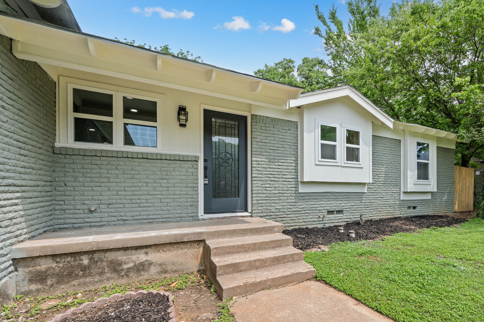 1307 Ravenwood Drive Arlington TX 76013