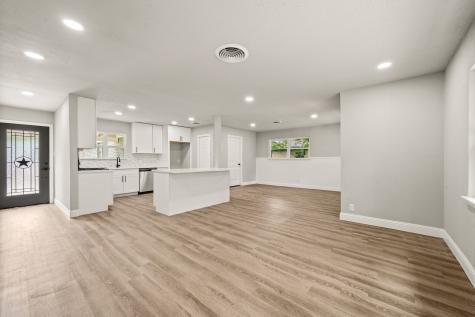 1307 Ravenwood Drive Arlington TX 76013