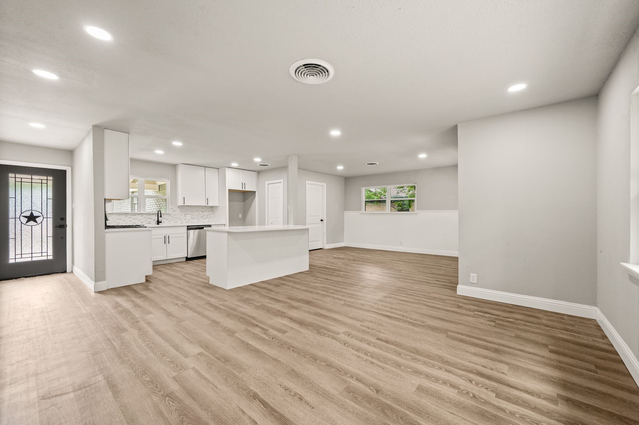 1307 Ravenwood Drive Arlington TX 76013