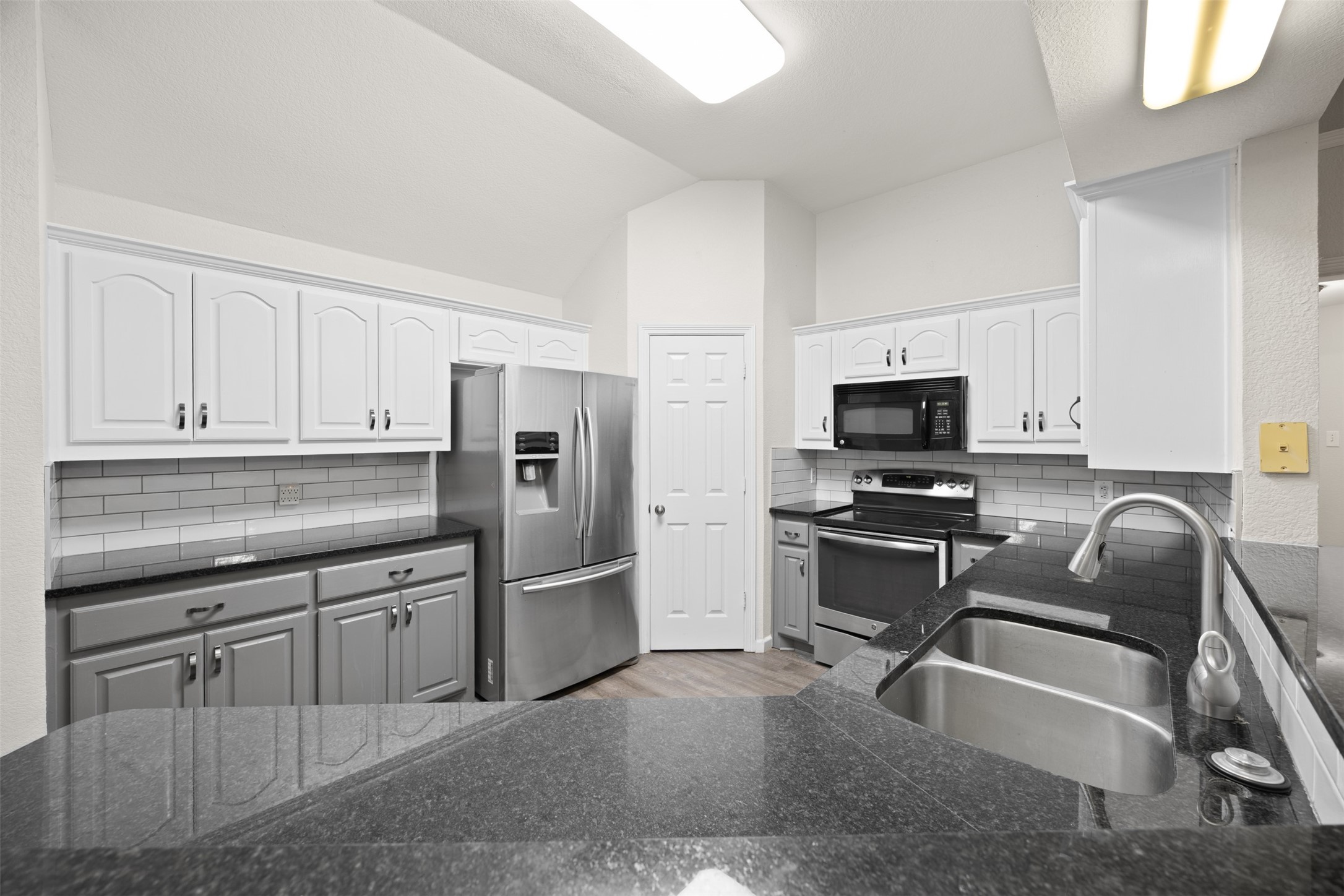 607 Lark Lane Oak Leaf TX 75154