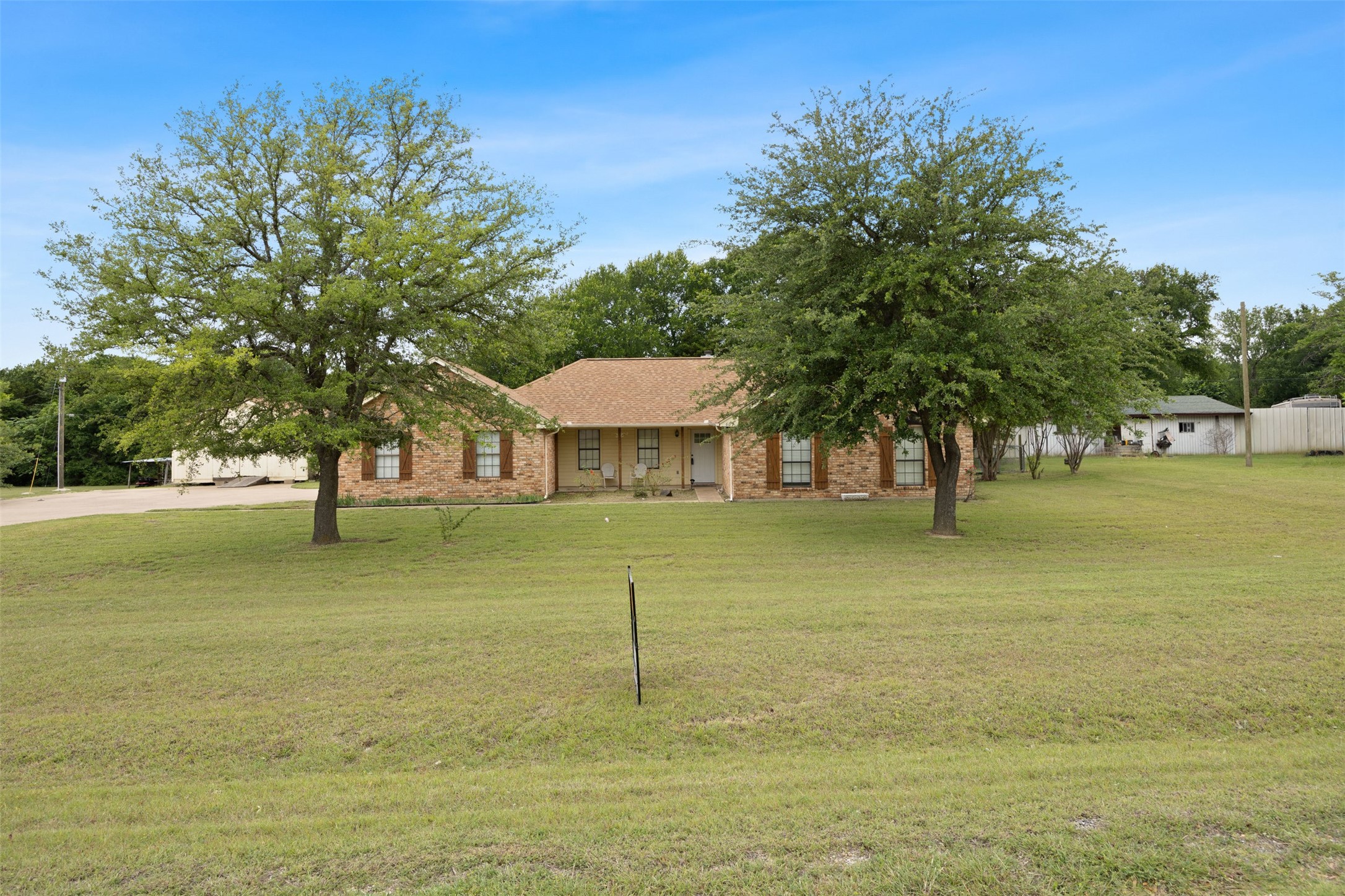 607 Lark Lane Oak Leaf TX 75154