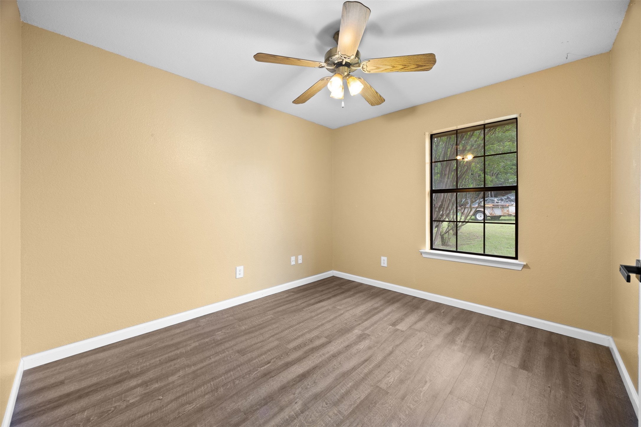 607 Lark Lane Oak Leaf TX 75154