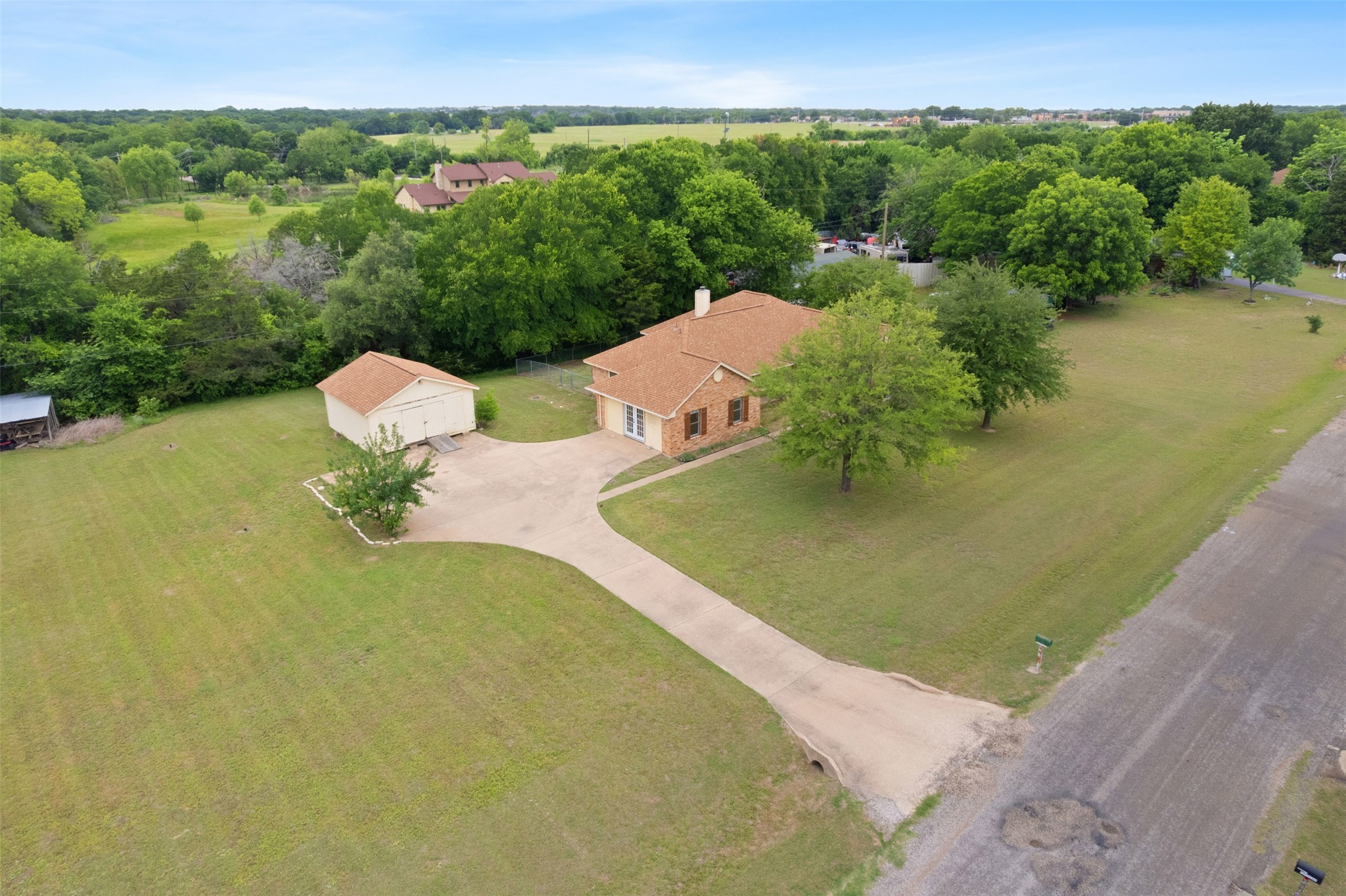 607 Lark Lane Oak Leaf TX 75154