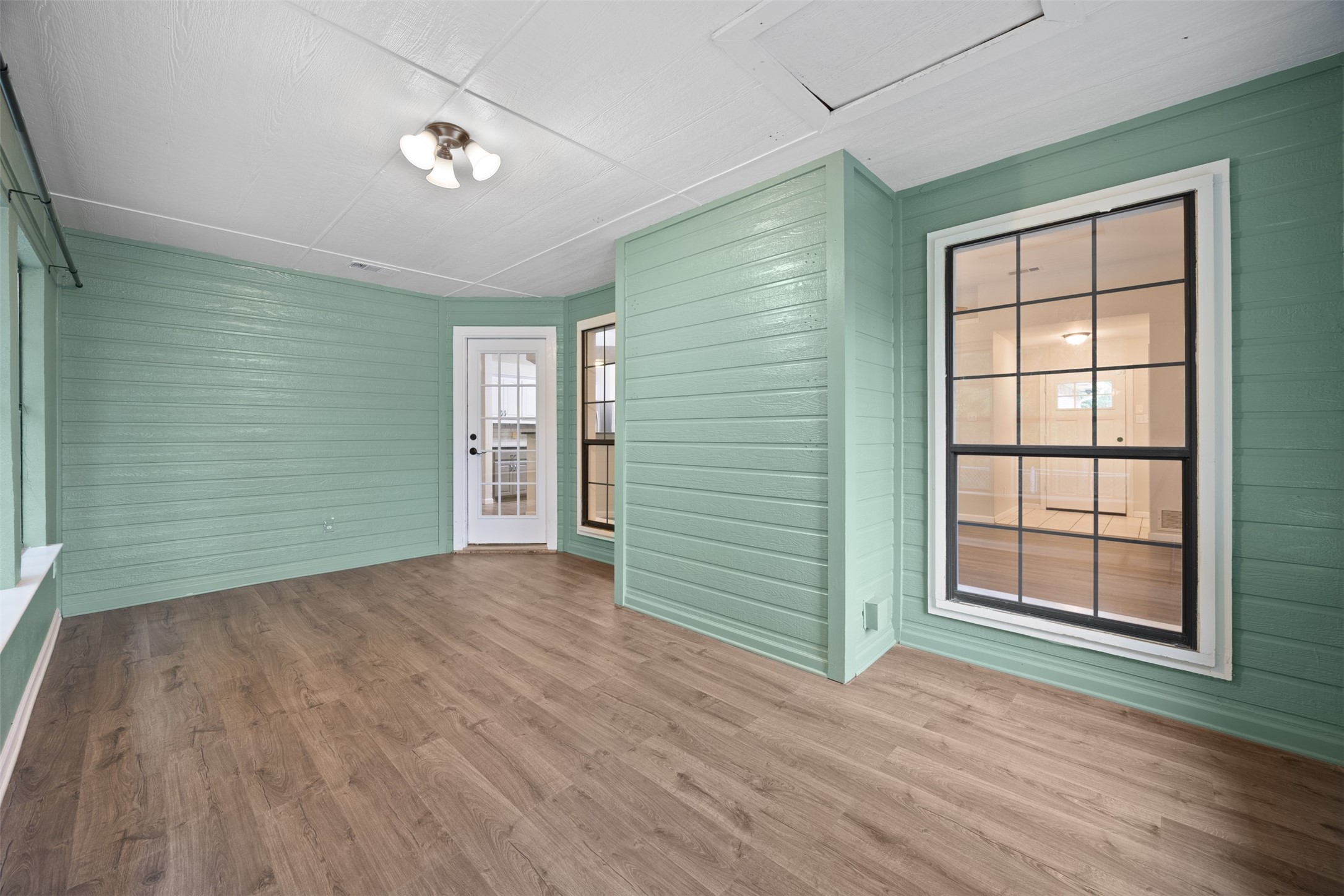 607 Lark Lane Oak Leaf TX 75154