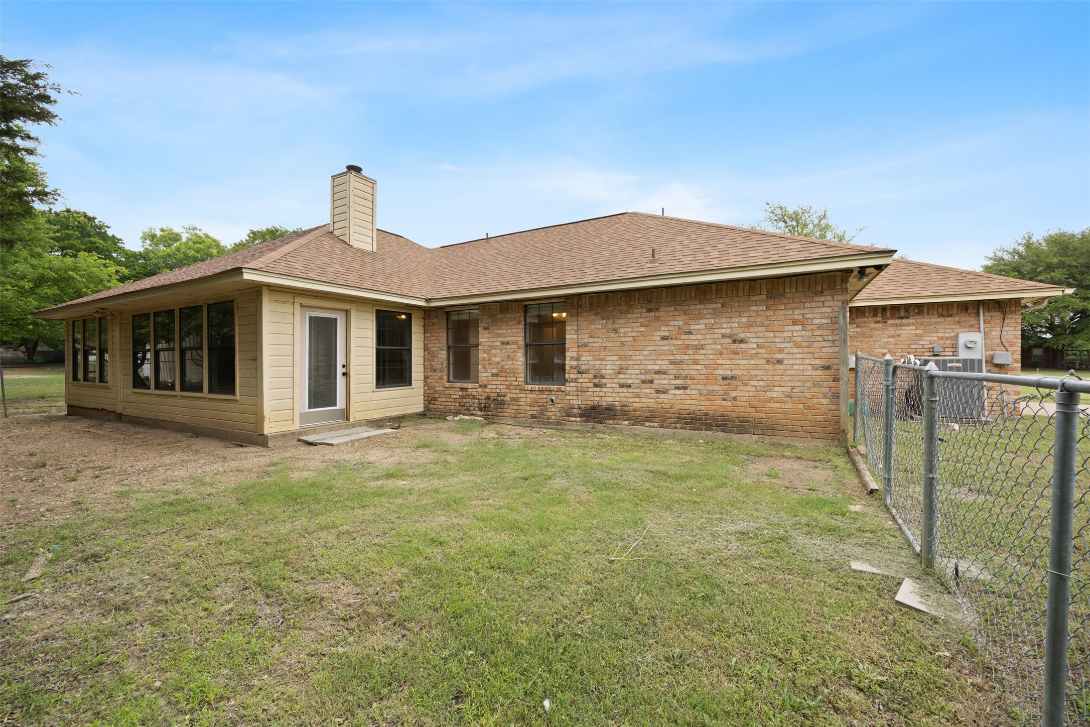 607 Lark Lane Oak Leaf TX 75154